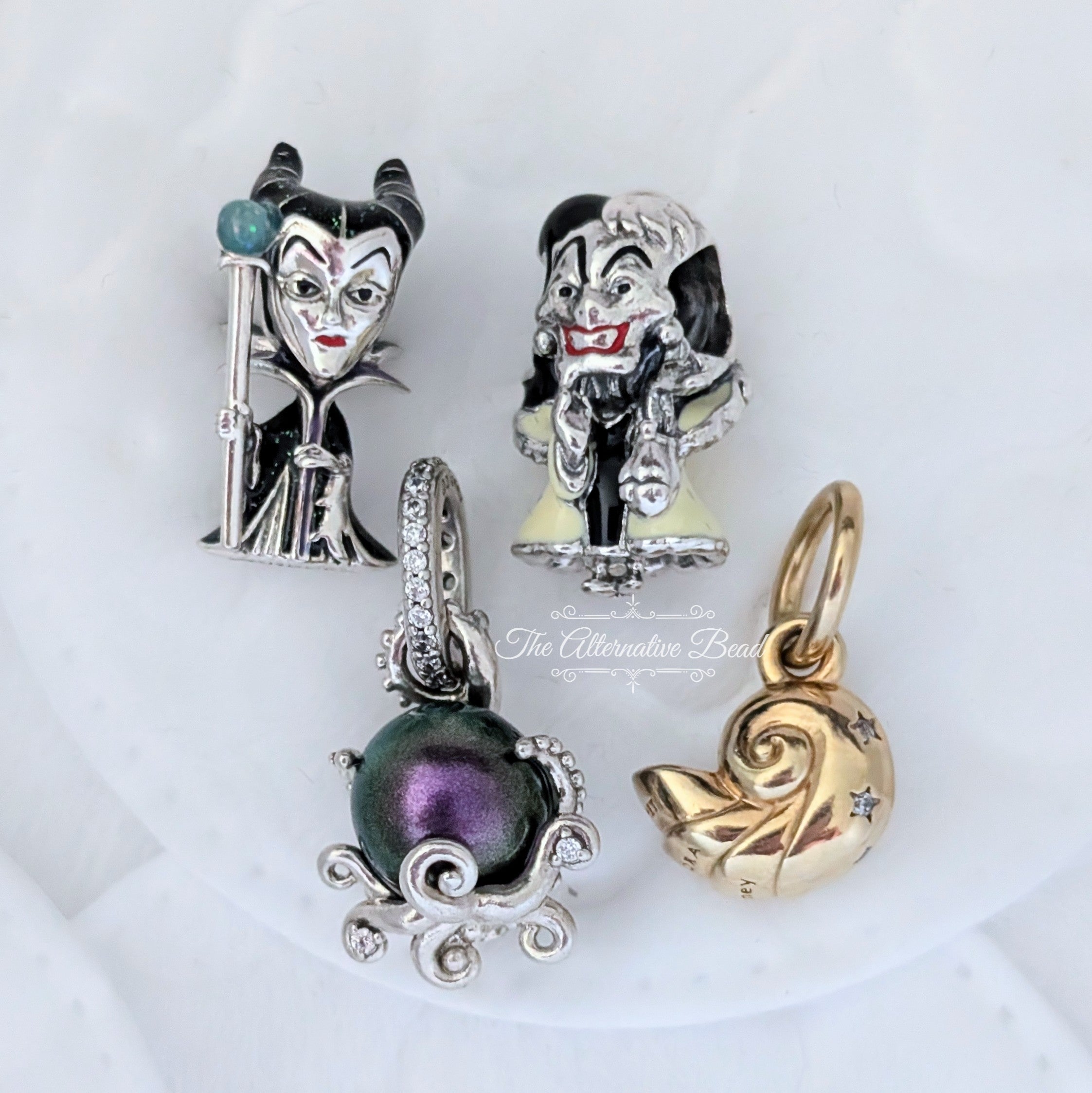 Disney x Pandora Disney Villains Exclusive Jewelry Case   Collectors Set by The Alternative Bead. Your official Disney x Pandora Retailer from Germany