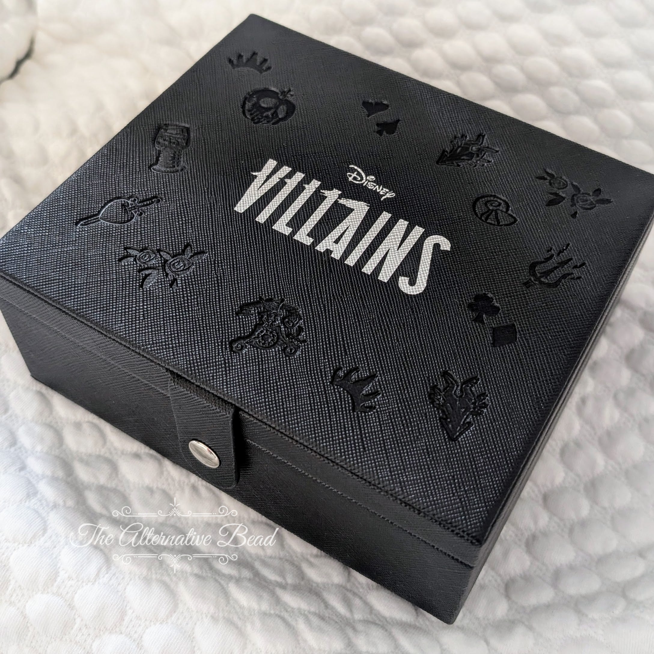 Disney x Pandora Disney Villains Exclusive Jewelry Case   Collectors Set by The Alternative Bead. Your official Disney x Pandora Retailer from Germany