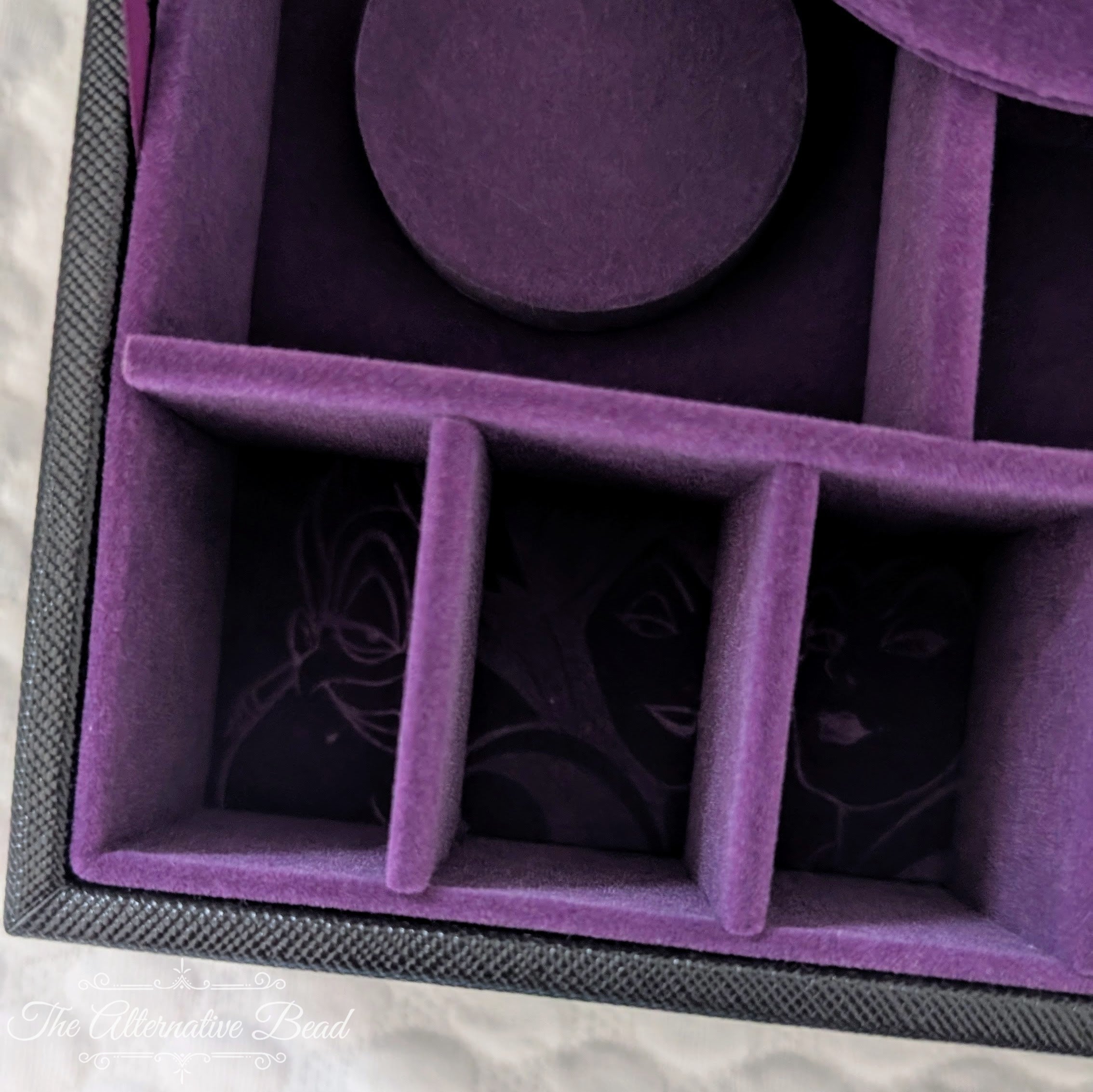 Disney x Pandora Disney Villains Exclusive Jewelry Case   Collectors Set by The Alternative Bead. Your official Disney x Pandora Retailer from Germany