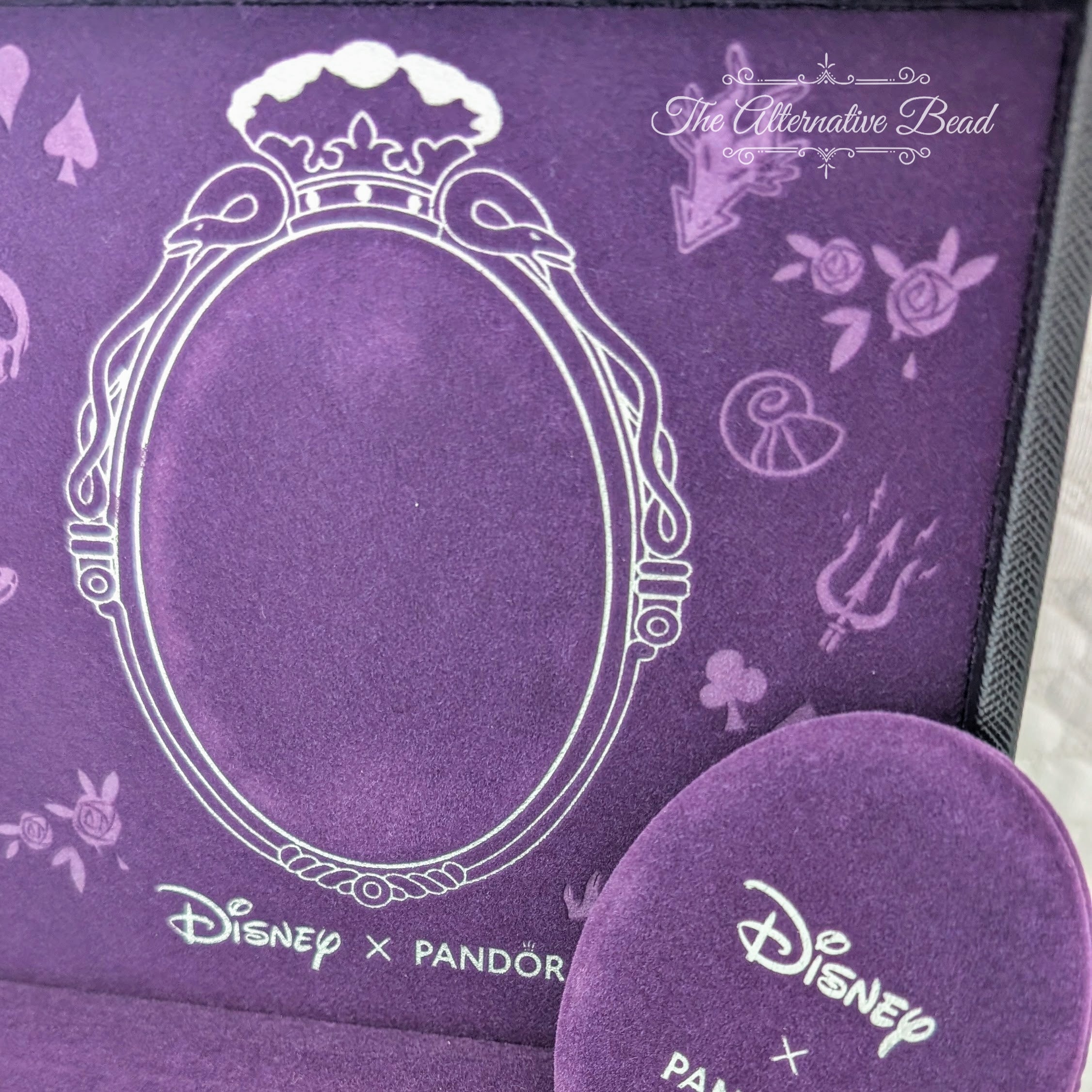 Disney x Pandora Disney Villains Exclusive Jewelry Case   Collectors Set by The Alternative Bead. Your official Disney x Pandora Retailer from Germany