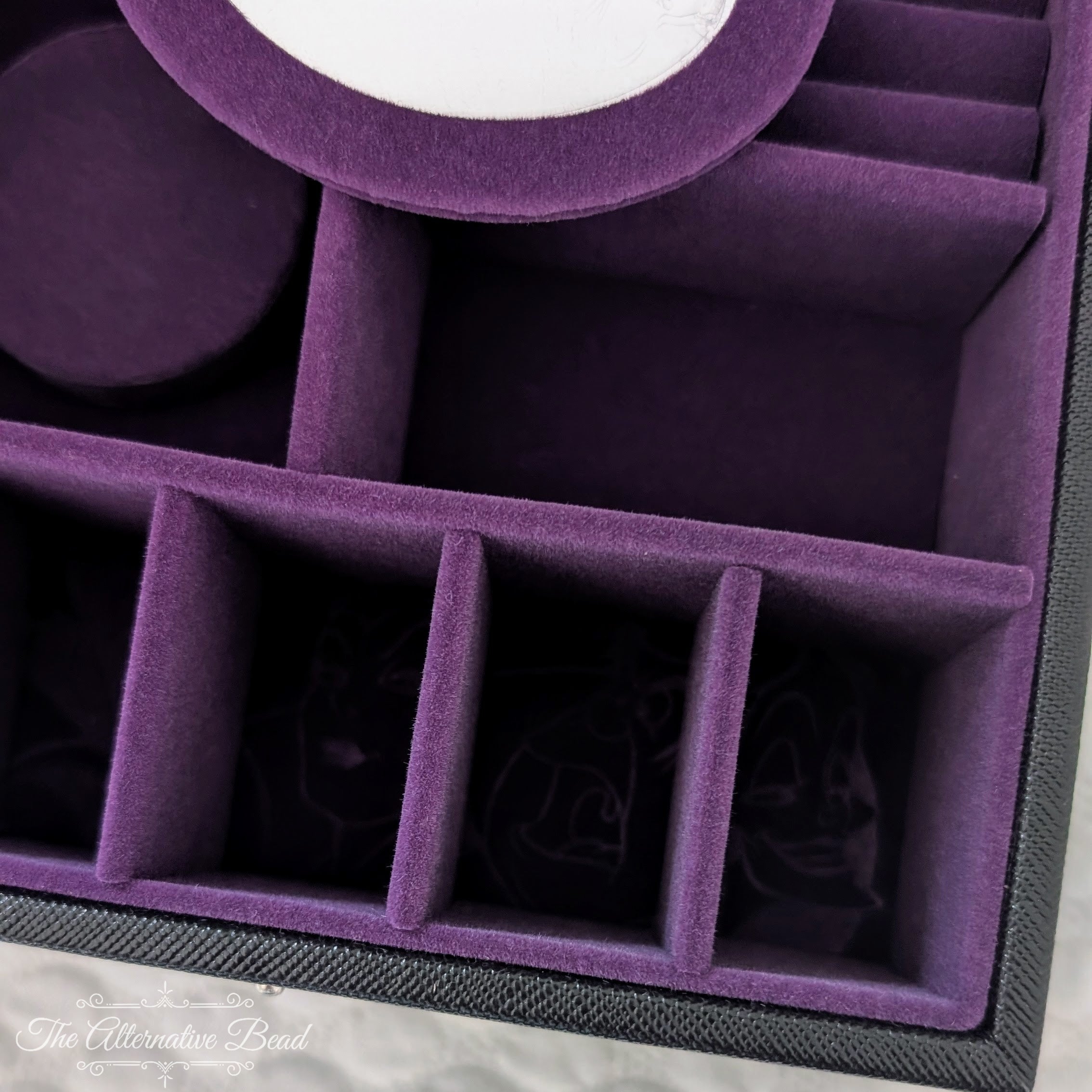 Disney x Pandora Disney Villains Exclusive Jewelry Case   Collectors Set by The Alternative Bead. Your official Disney x Pandora Retailer from Germany