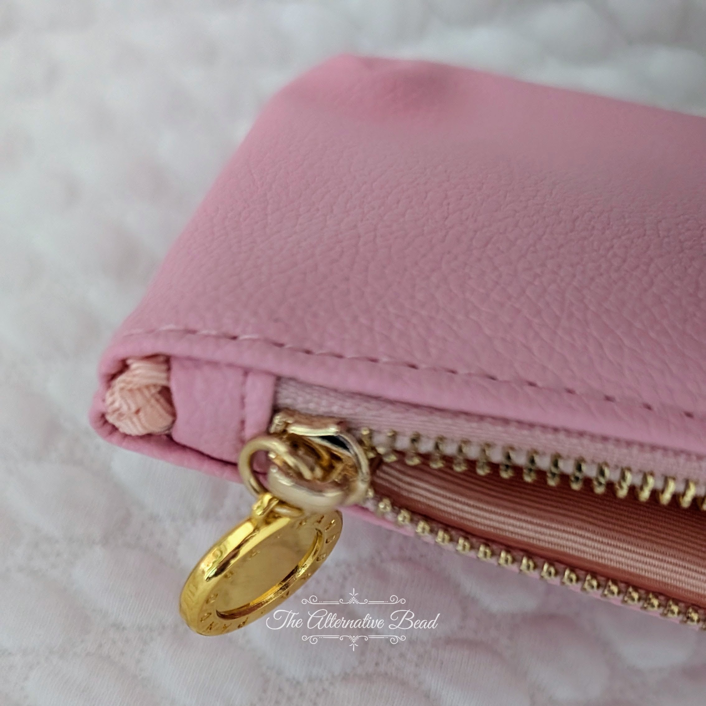 Pandora Pink Zipper / Cosmetics Pouch   Jewelry Box by The Alternative Bead. Your official Pandora Retailer from Germany