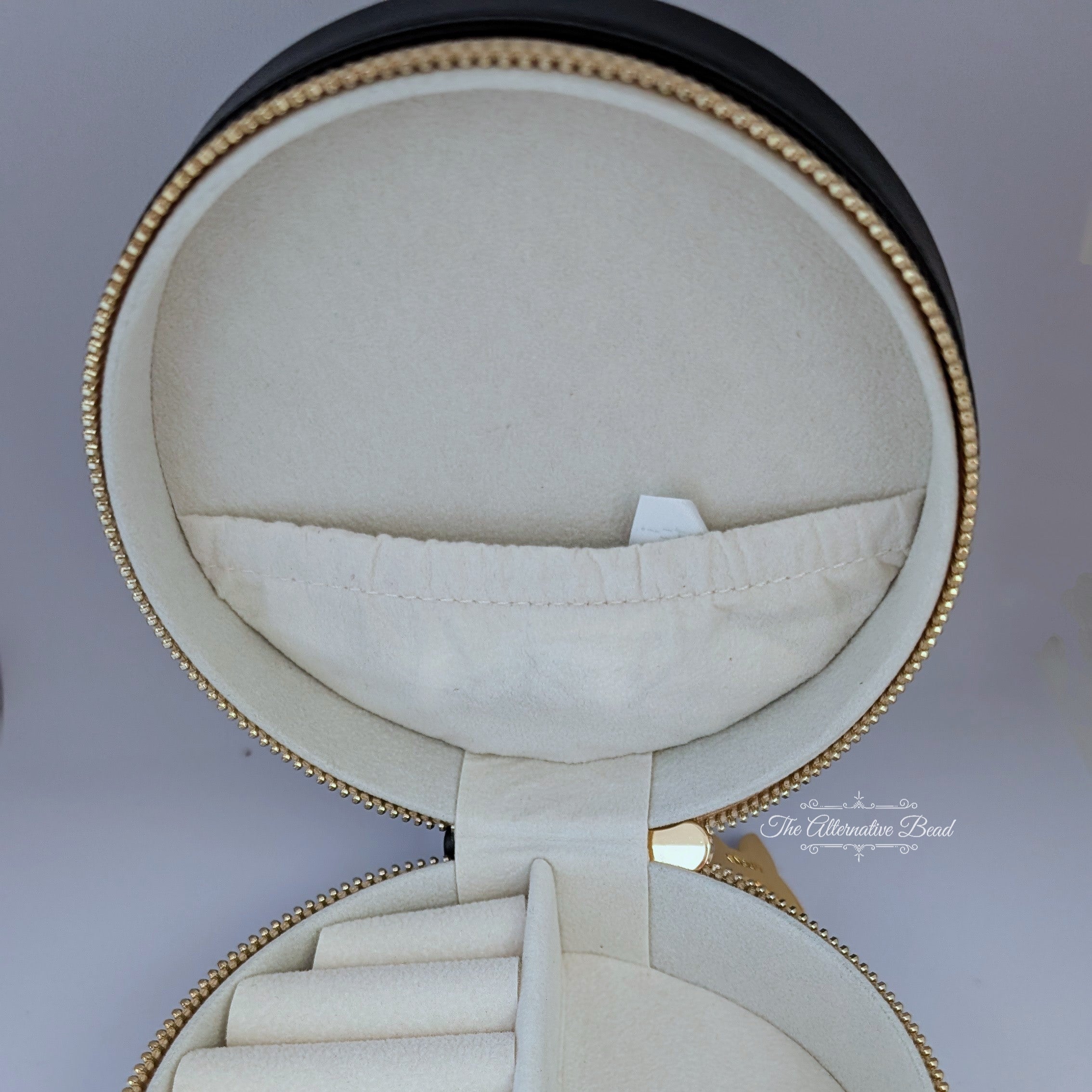 Disney x Pandora Aristocats Marie Disneyland Paris exclusive Jewelry Box   Jewelry Box by The Alternative Bead. Your official Disney x Pandora Retailer from Germany