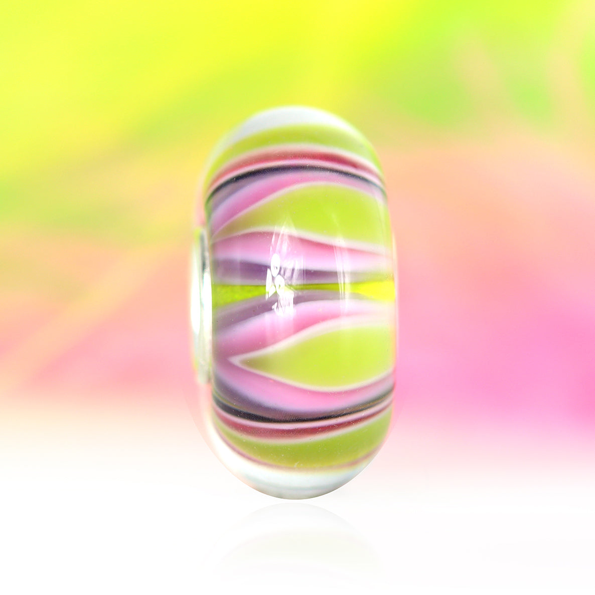 Ogerbeads Bead of the Month August – 2024 green and pink and purple glass Bead by The Alternative Bead. Your official Ogerbeads Retailer from Germany