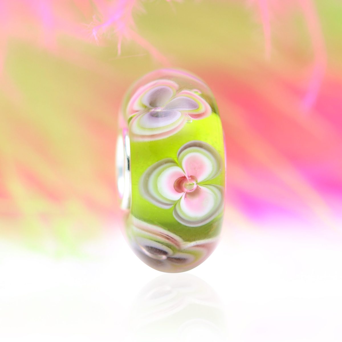 Ogerbeads Bead of the Month February – 2024 green and pink glass Bead by The Alternative Bead. Your official Ogerbeads Retailer from Germany