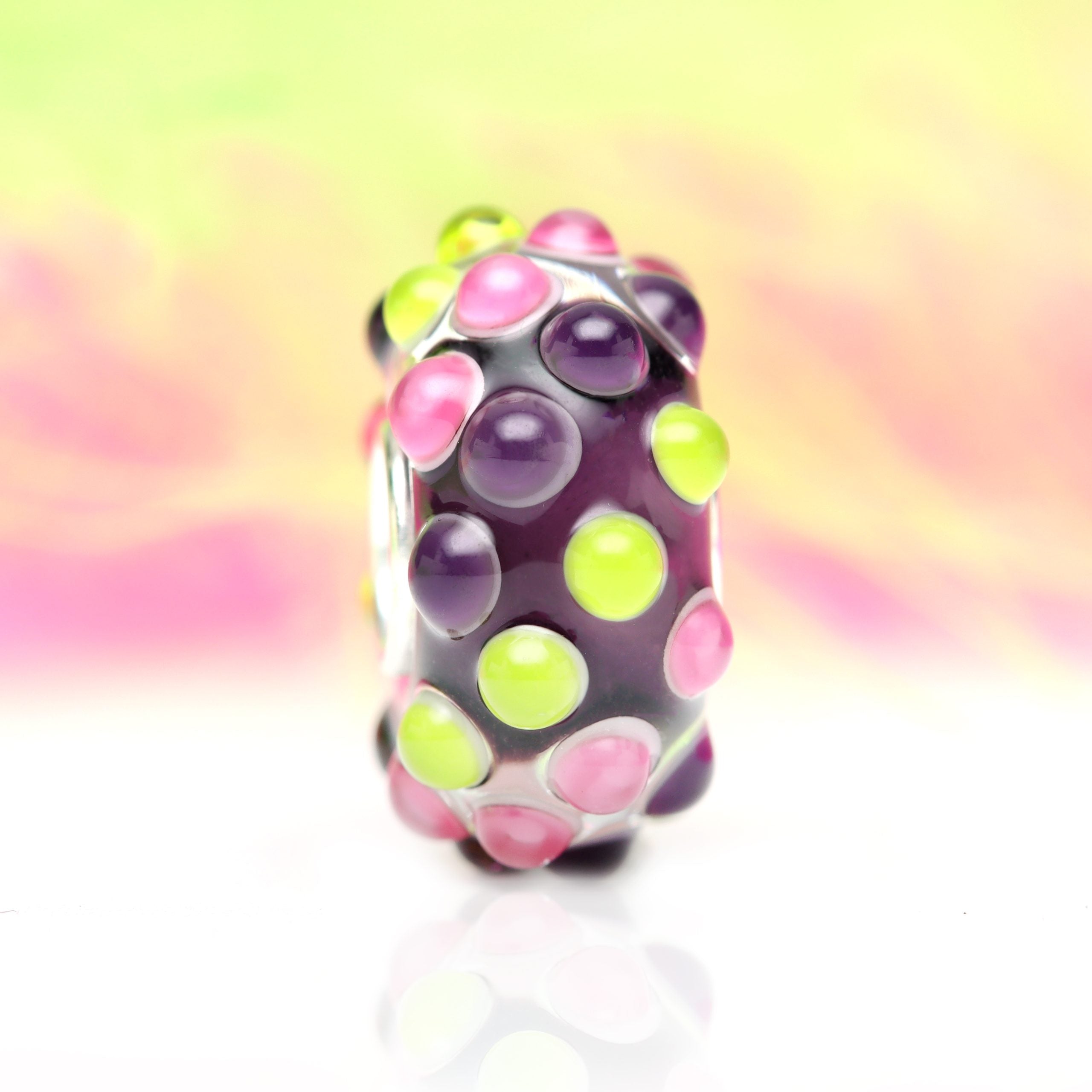 Ogerbeads Bead of the Month January – 2024 purple and pink and green glass Bead by The Alternative Bead. Your official Ogerbeads Retailer from Germany