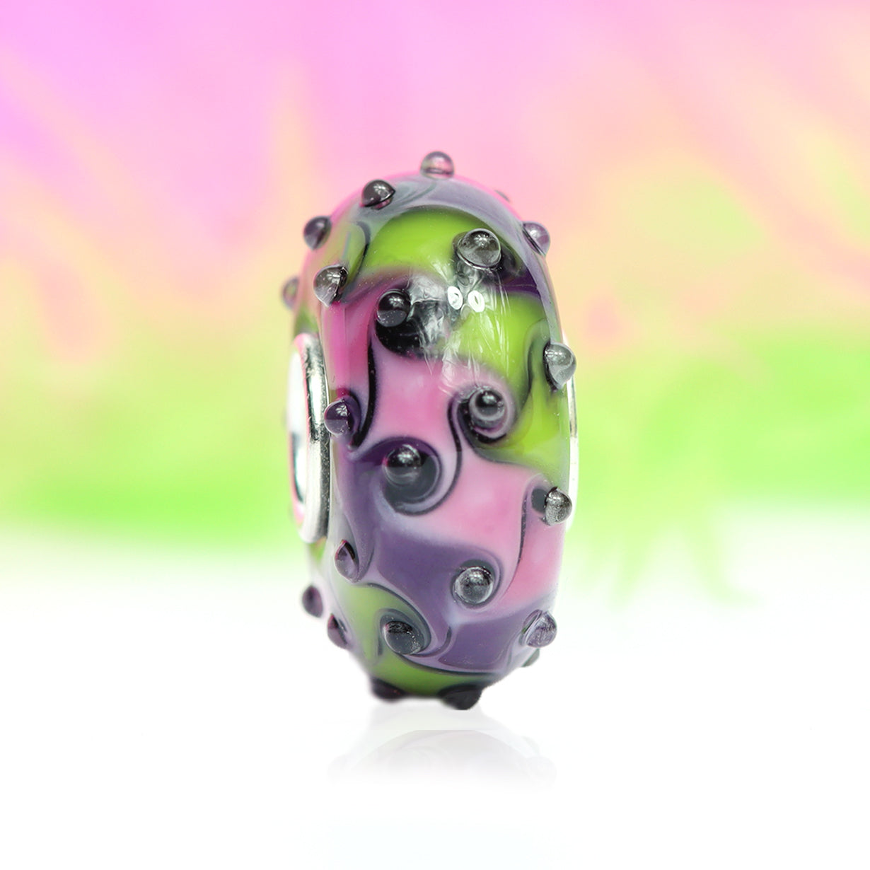 Ogerbeads Bead of the Month June – 2024 green and pink and purple glass Bead by The Alternative Bead. Your official Ogerbeads Retailer from Germany