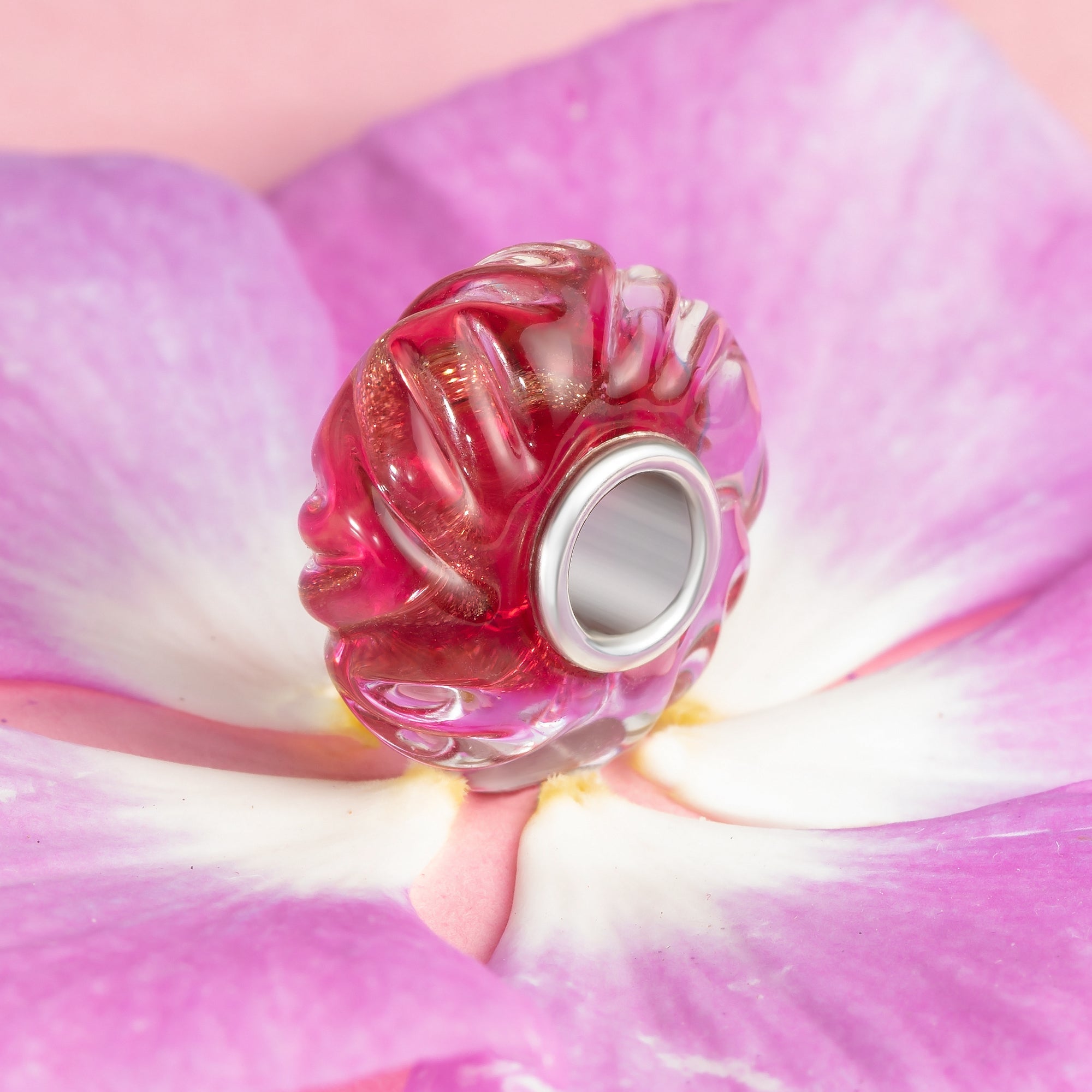 Elfbeads Cherry Gold Sprinkles Roll red; silver glass Bead by The Alternative Bead. Your official Elfbeads Retailer from Germany