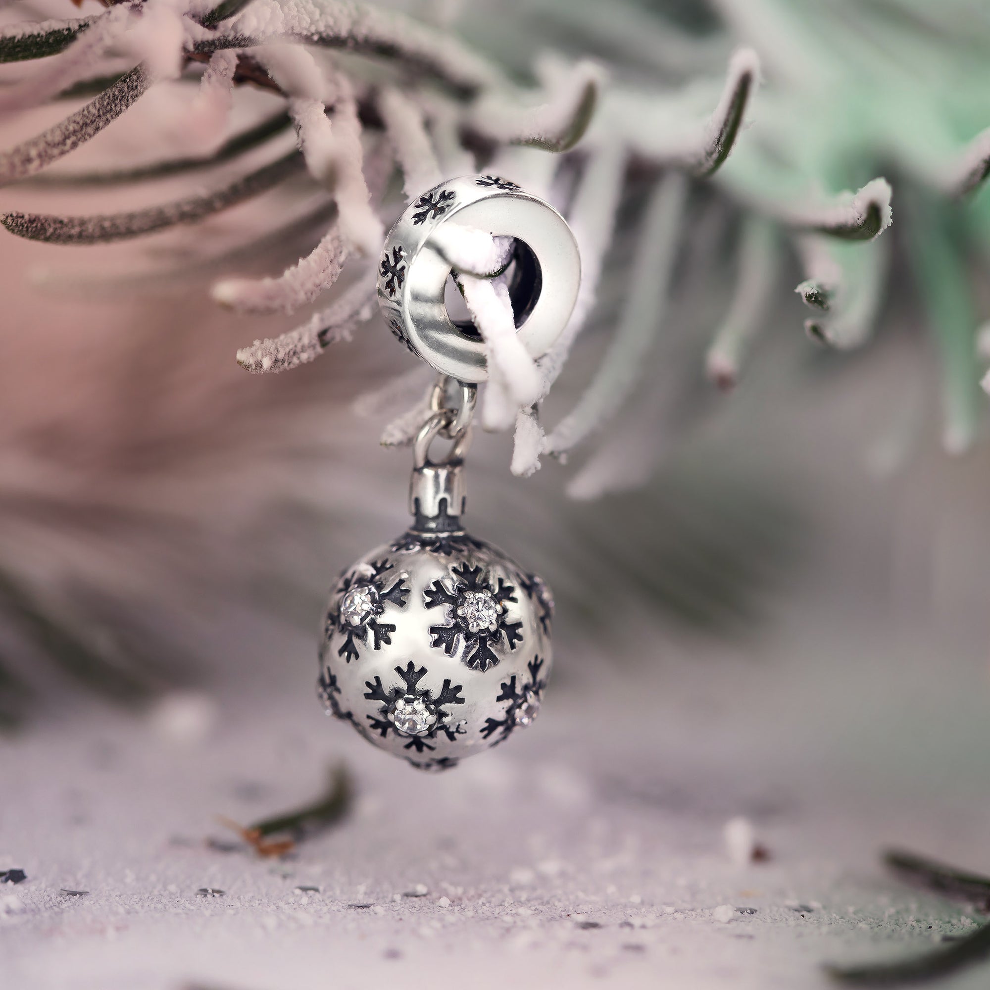 Elfbeads Christmas Snowflake Dangle silver sterling-silver Dangle by The Alternative Bead. Your official Elfbeads Retailer from Germany