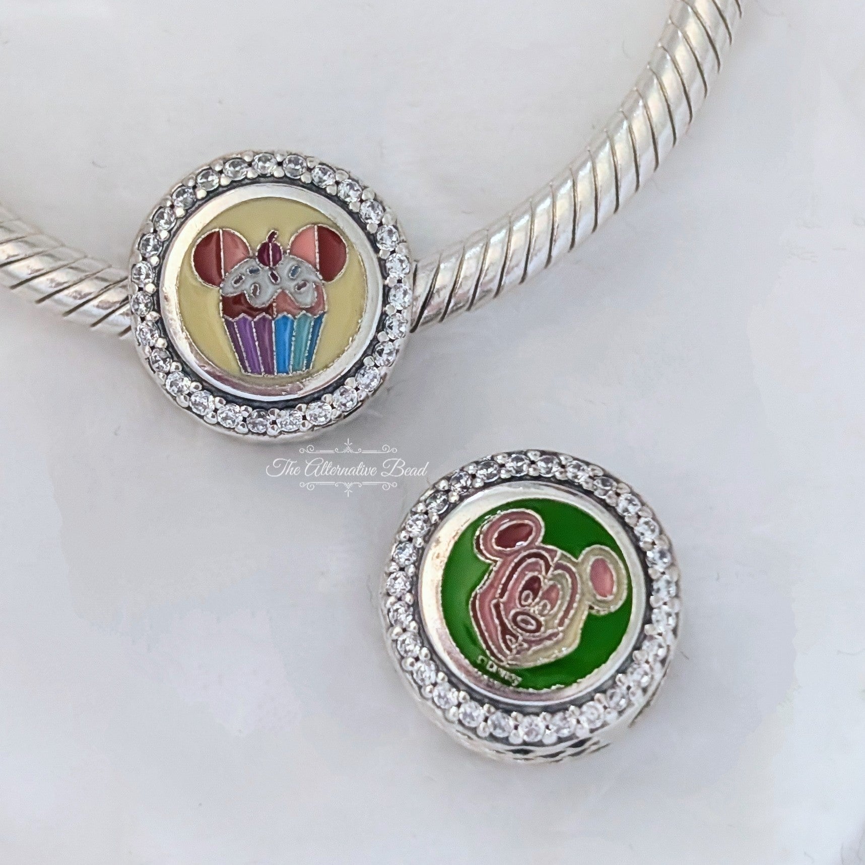 Disney x Pandora EPCOT Food & Wine Festival Set 2025 silver and blue and yellow sterling-silver and enamel Collectors Set by The Alternative Bead. Your official Disney x Pandora Retailer from Germany