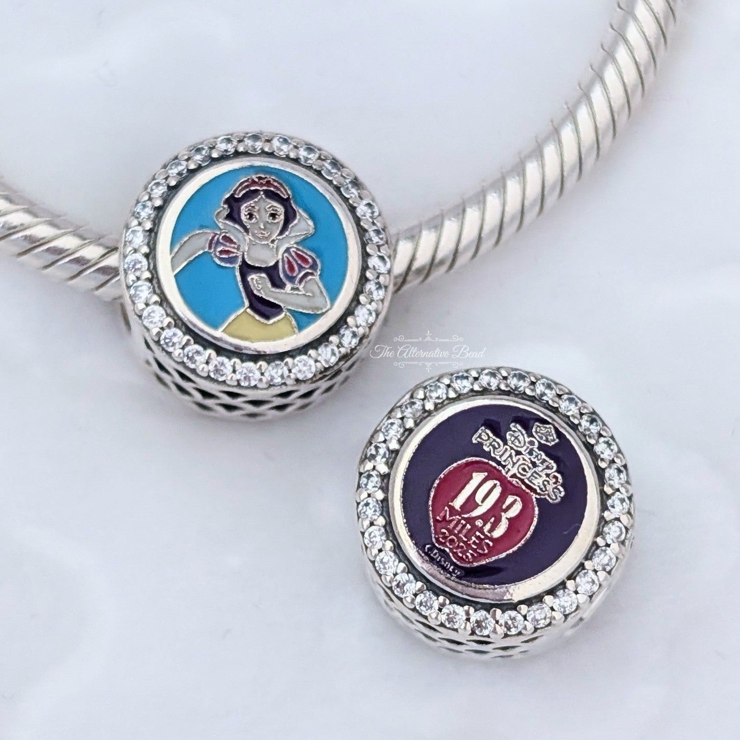 Disney x Pandora RunDisney 2025 Disneyland Princess Half Marathon 19.3k Snow-White silver and blue sterling-silver and enamel Bead by The Alternative Bead. Your official Disney x Pandora Retailer from Germany