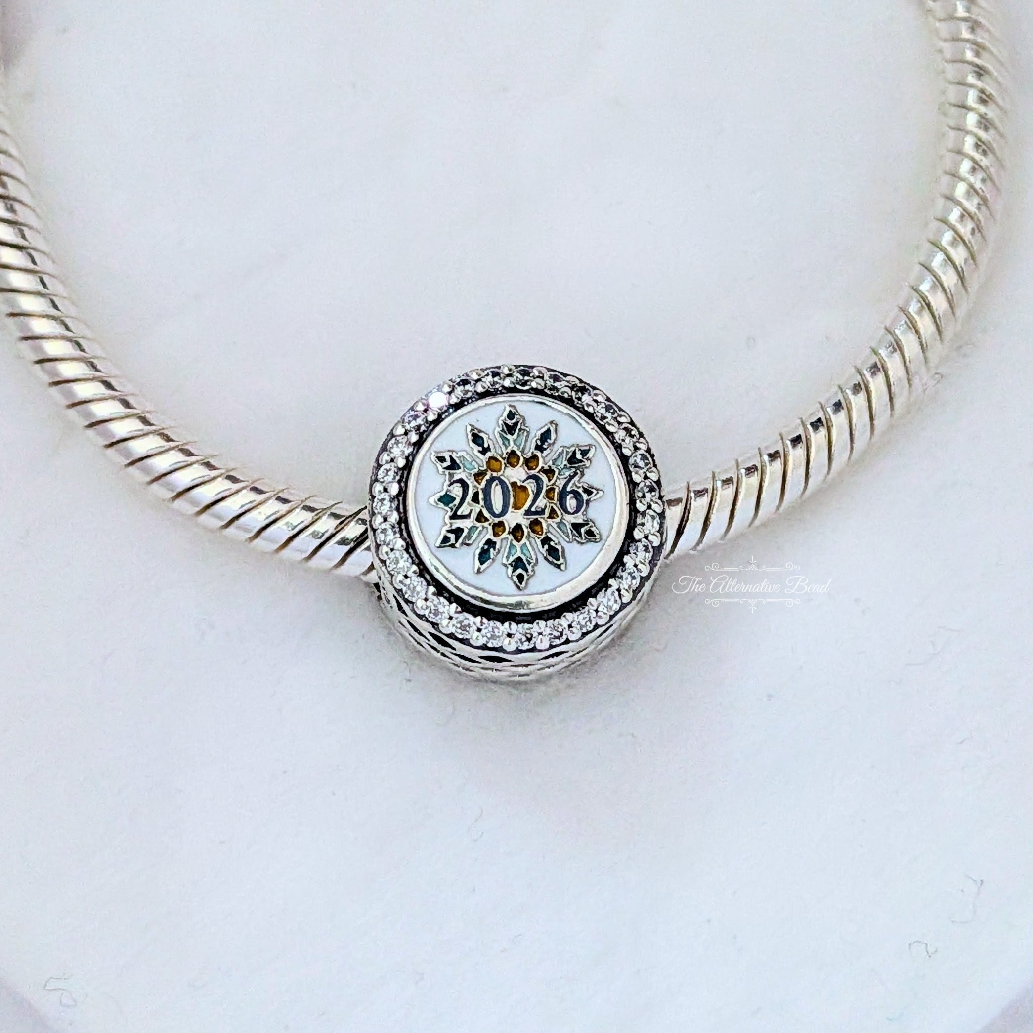 Disney x Pandora Disney World Of Frozen 2026 Button Charm silver; blue; white sterling-silver; enamel Bead by The Alternative Bead. Your Jewelry Retailer from Germany