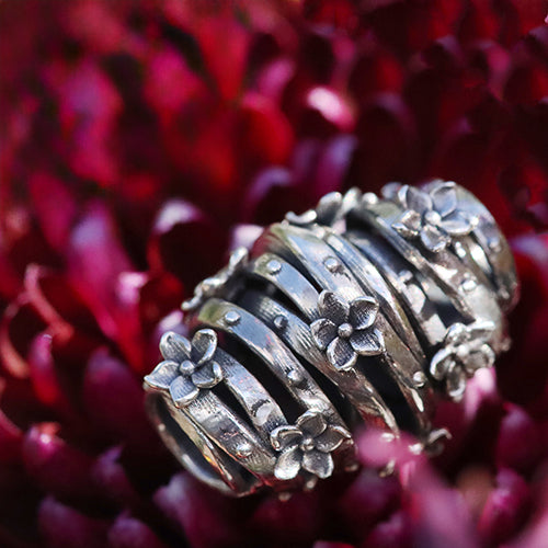 Ogerbeads Flower Field Barrel 2.0 silver sterling-silver Bead by The Alternative Bead. Your official Ogerbeads Retailer from Germany