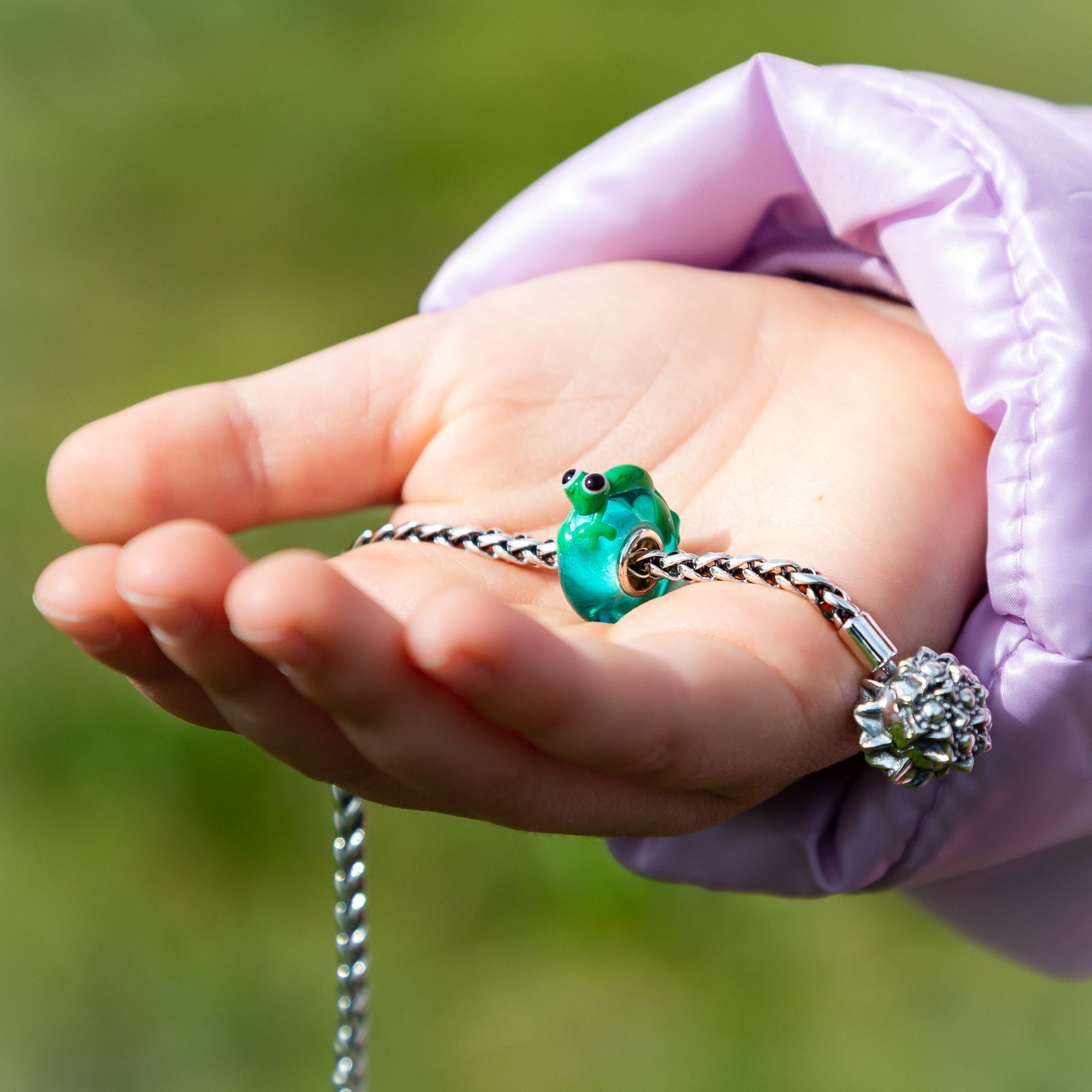 Elfbeads Fred The Frog  glass Bead by The Alternative Bead. Your official Elfbeads Retailer from Germany