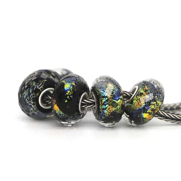 VIP-CHARMS Faceted Colorful Foil Charm 1pcs multicolor glass Bead by The Alternative Bead. Your official VIP-CHARMS Retailer from Germany