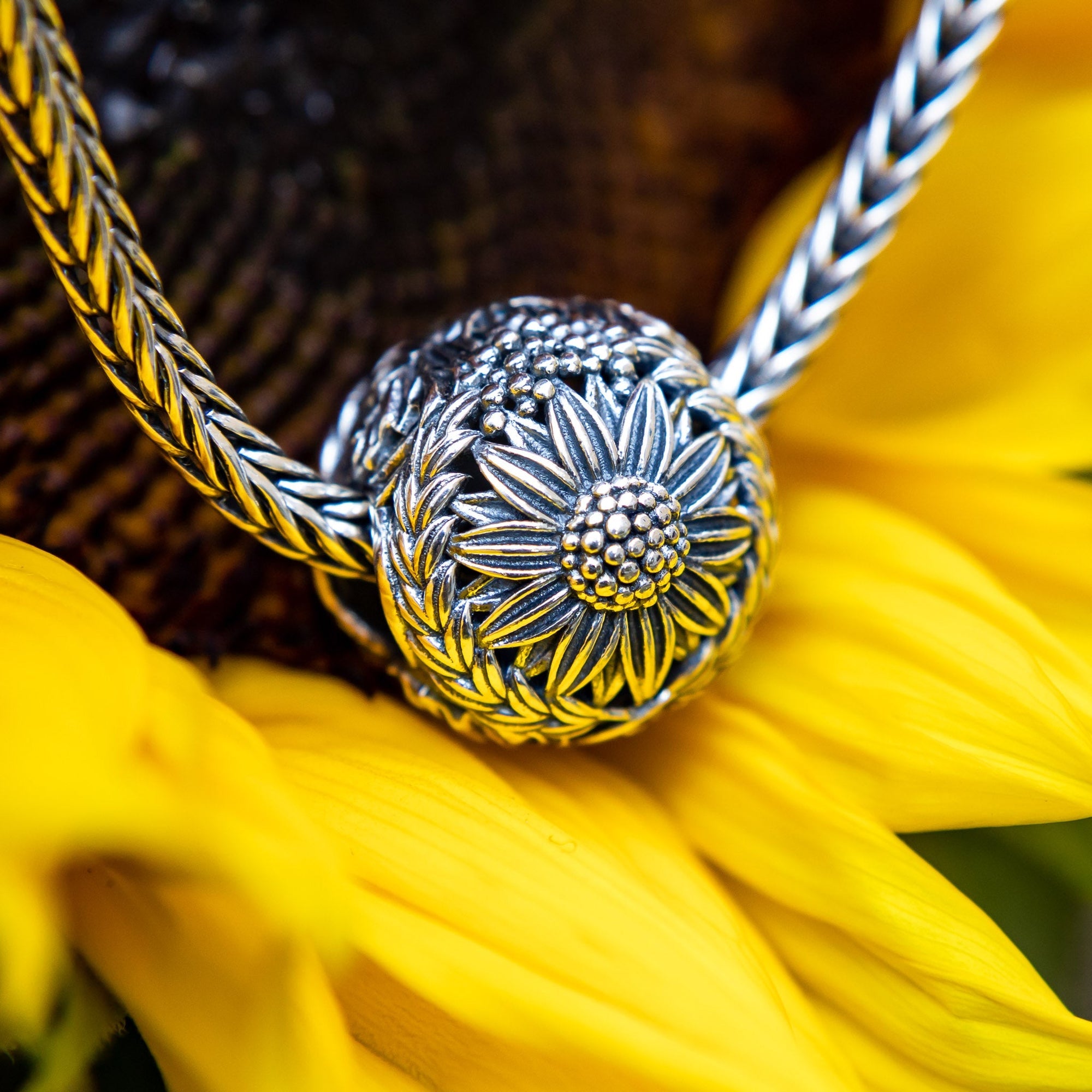 Elfbeads Peaceful Earth silver sterling-silver Bead by The Alternative Bead. Your official Elfbeads Retailer from Germany