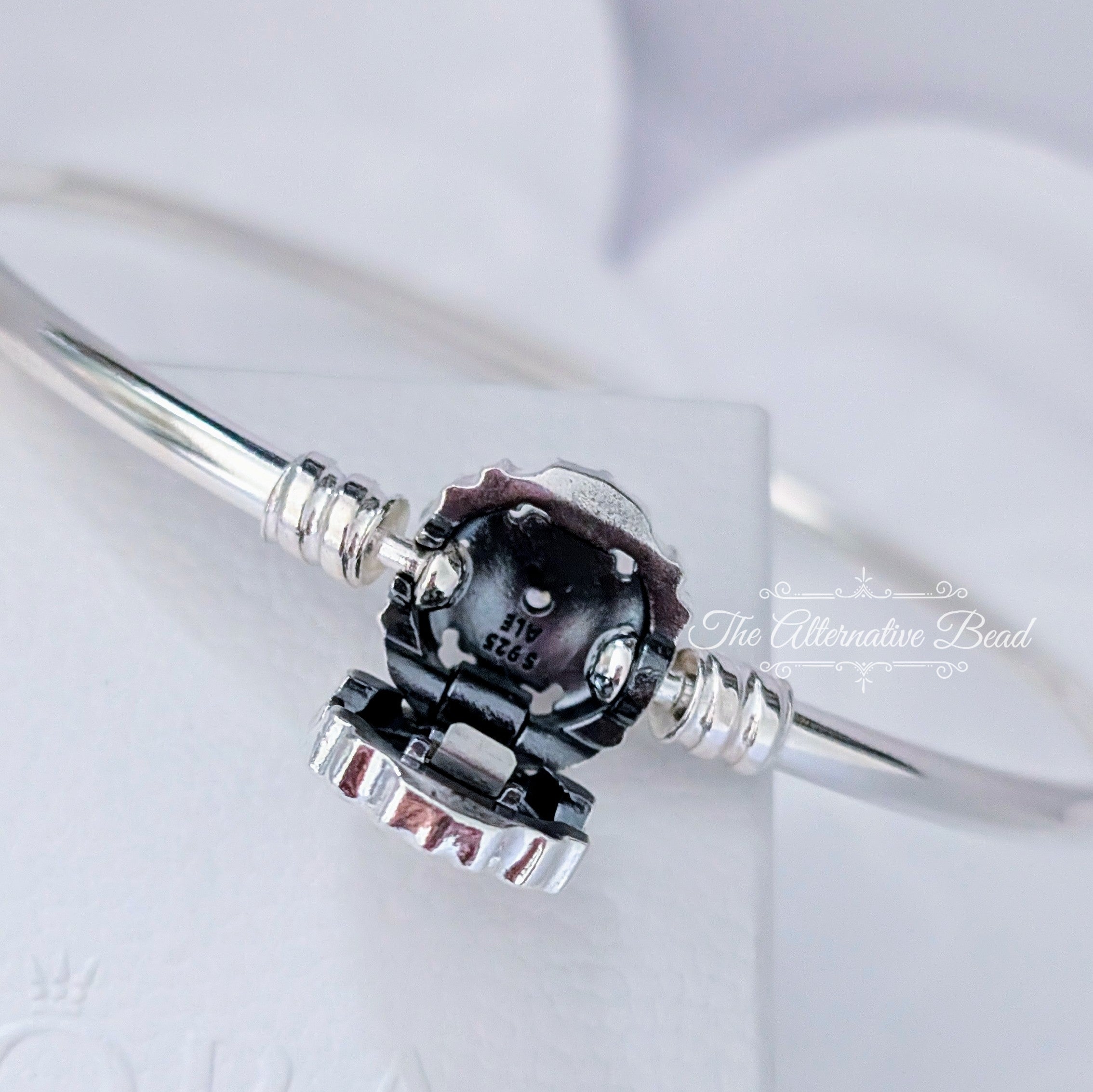 Disney x Pandora Disney Simba silver bangle with golden coloured cubic zirconia (598047CCZ) silver and gold sterling-silver Bangle by The Alternative Bead. Your Jewelry Retailer from Germany