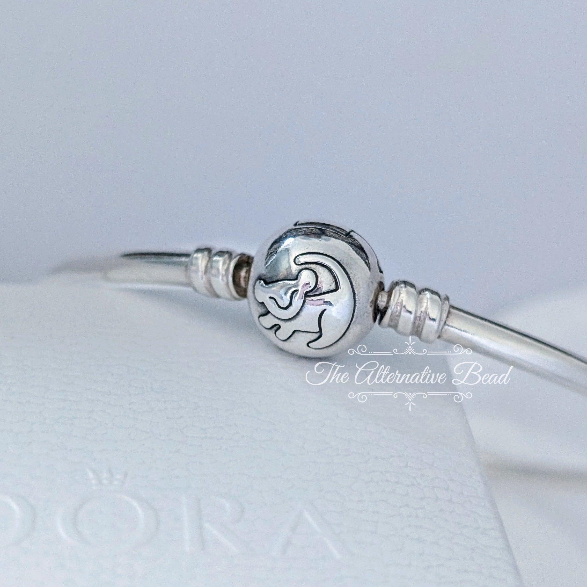 Disney x Pandora Disney Simba silver bangle with golden coloured cubic zirconia (598047CCZ) silver and gold sterling-silver Bangle by The Alternative Bead. Your Jewelry Retailer from Germany