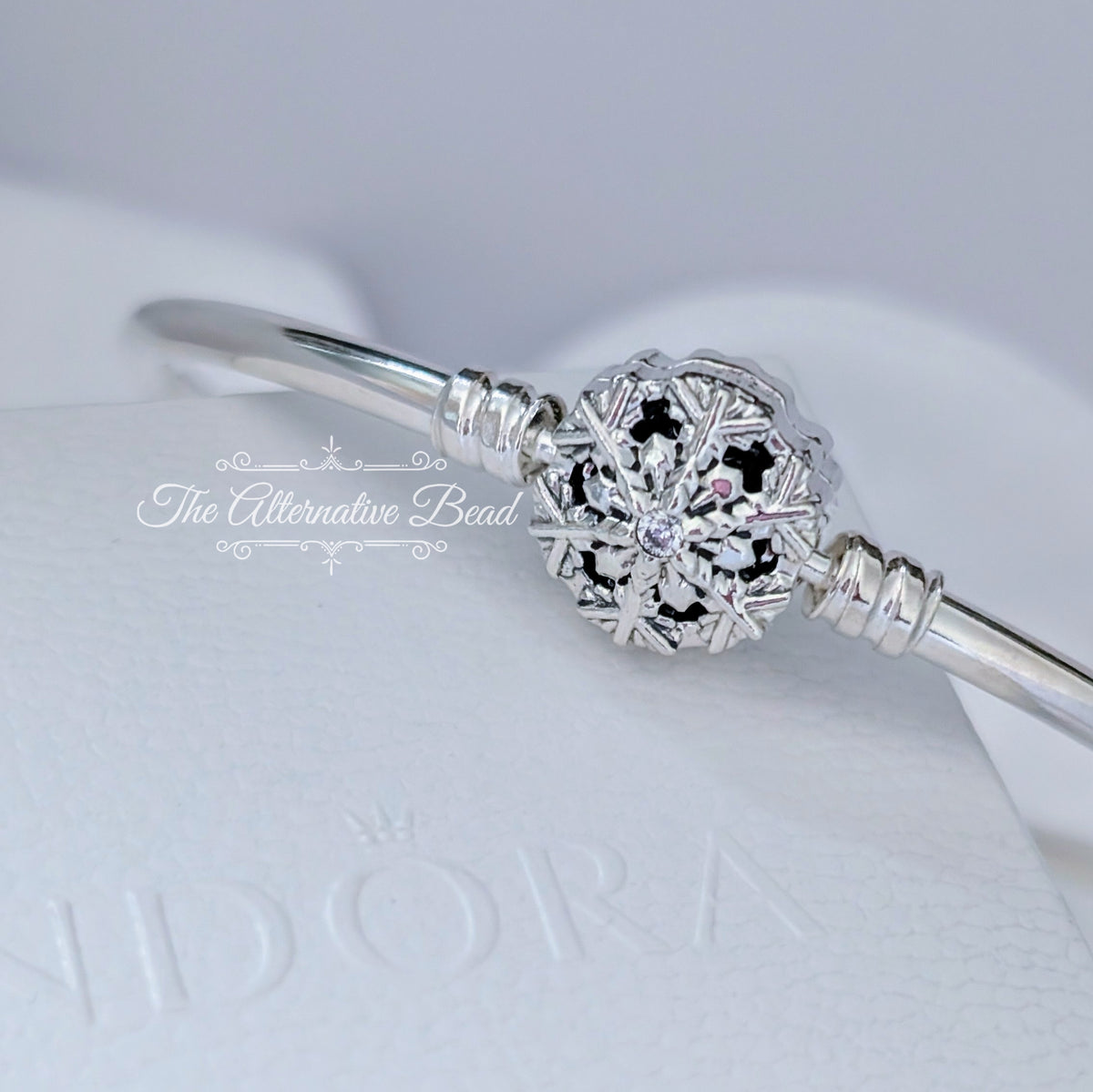 Pandora Moments Sparkling Snowflake Clasp Bangle (592286C01) – The 