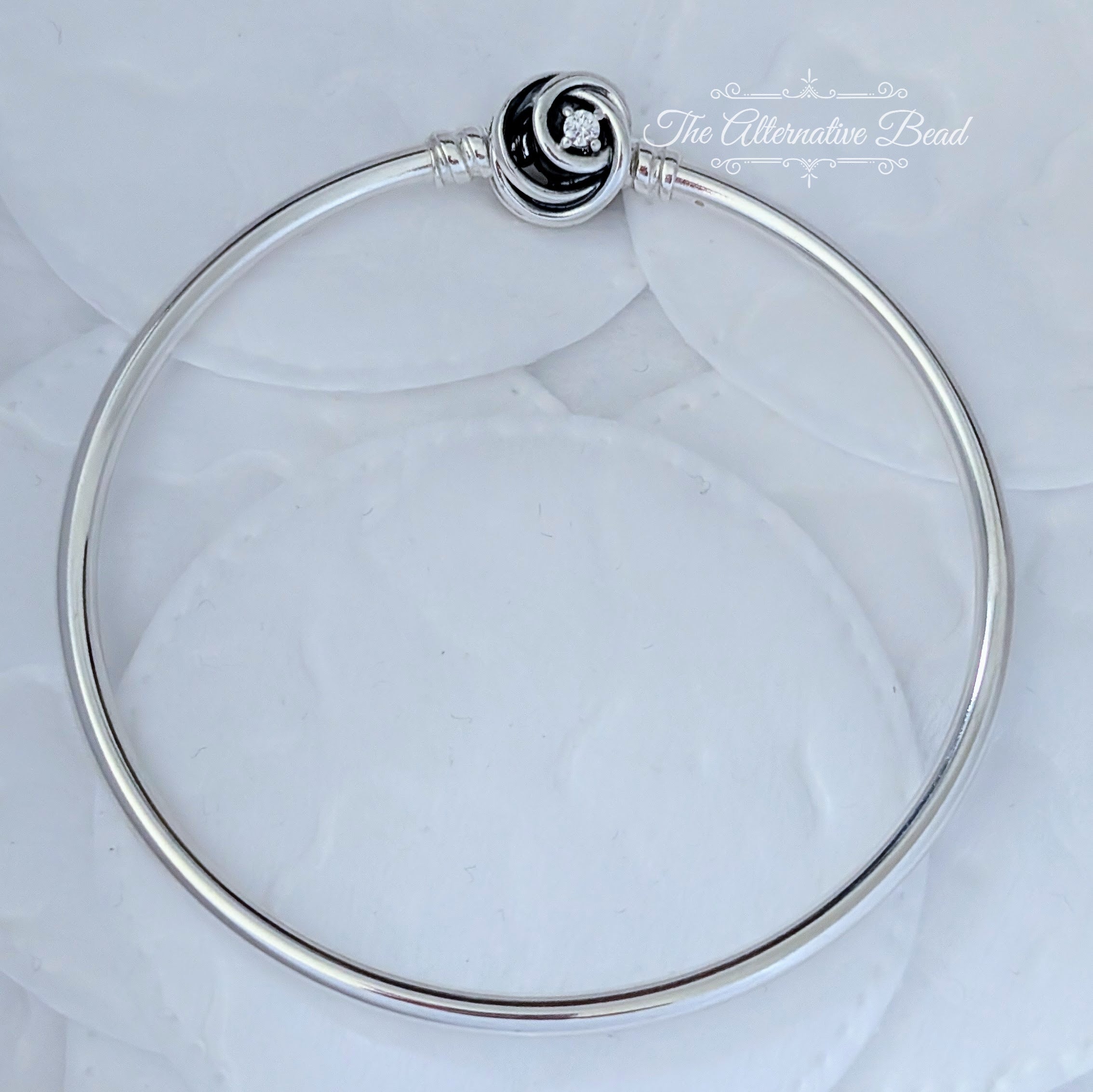 Pandora Moments Encircled Clasp Bangle (593229C01) silver sterling-silver Bangle by The Alternative Bead. Your Jewelry Retailer from Germany
