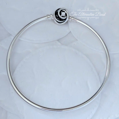 Moments Encircled Clasp Bangle