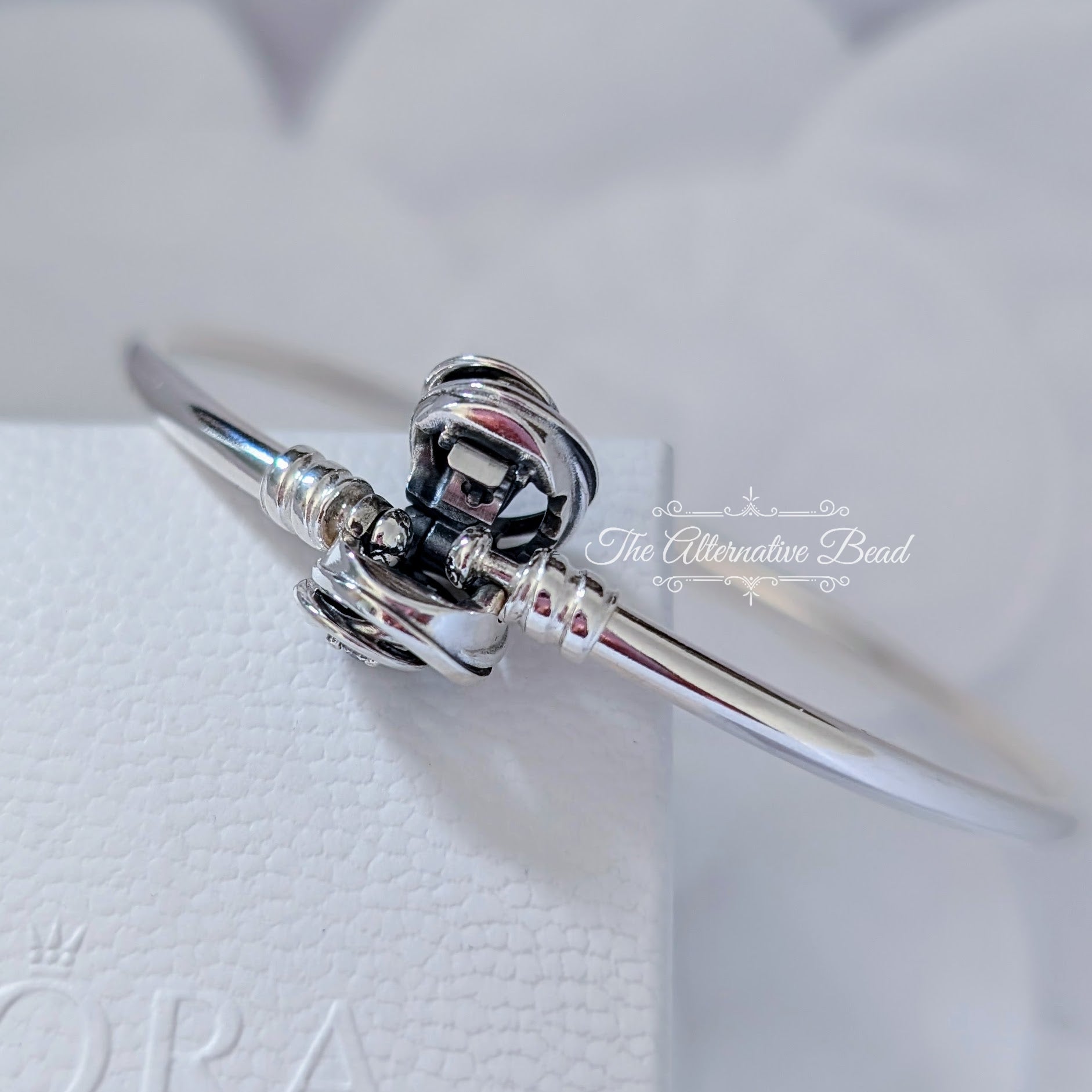 Pandora Moments Encircled Clasp Bangle (593229C01) silver sterling-silver Bangle by The Alternative Bead. Your Jewelry Retailer from Germany