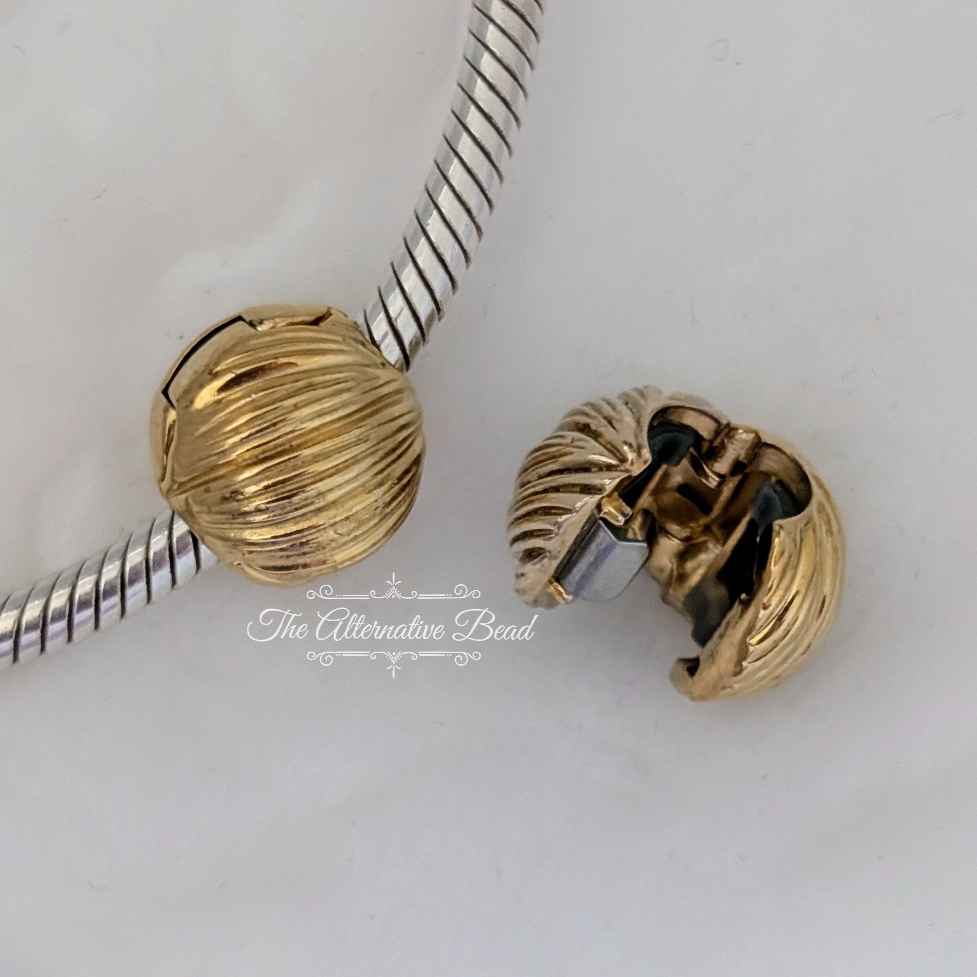 Pandora Shine Elegant Grooves Charm (767578) gold gold Clip by The Alternative Bead. Your Jewelry Retailer from Germany