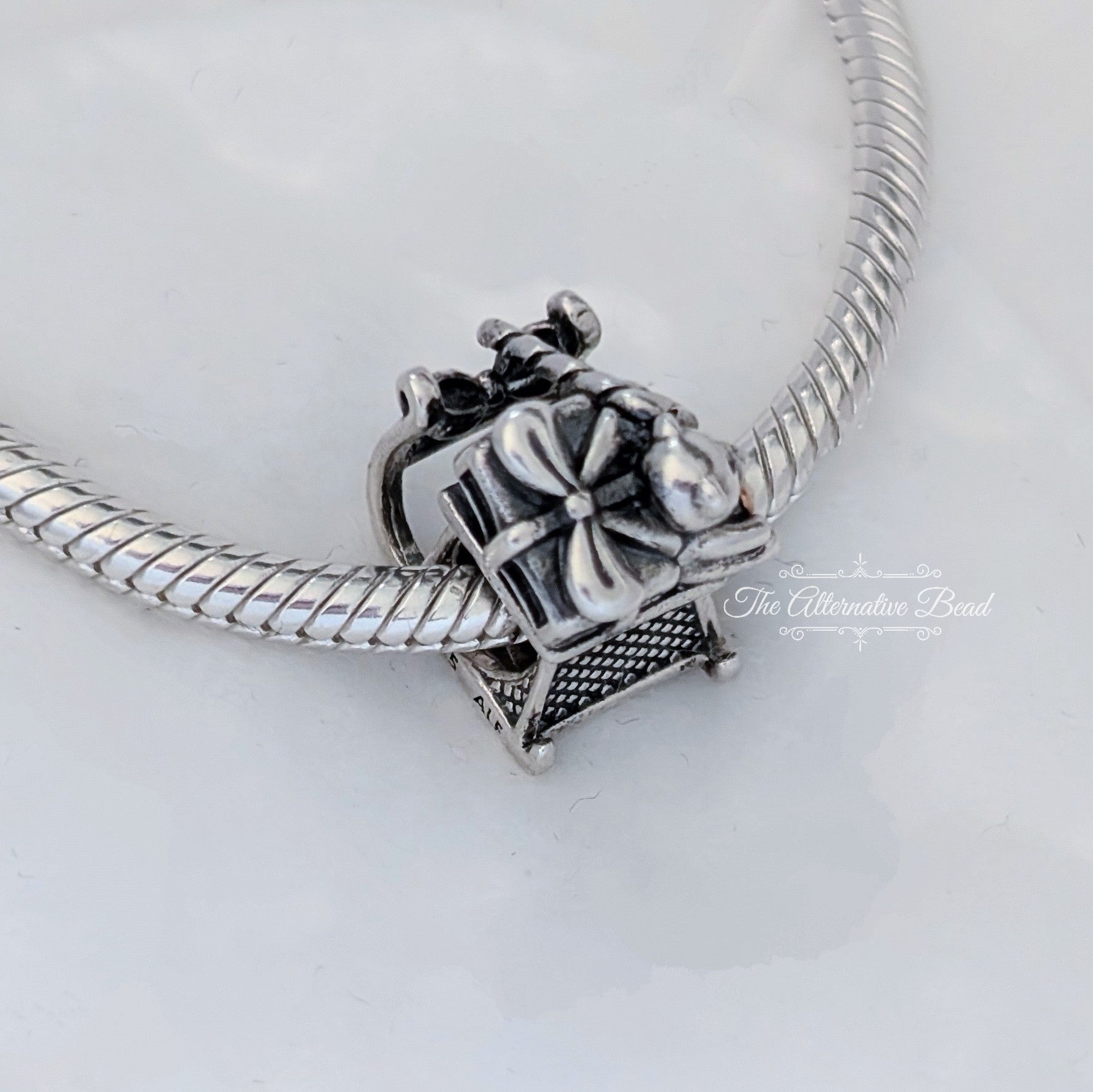 Pandora Dashing Through the Snow Christmas Sleigh (791207) gold and silver sterling-silver Bead by The Alternative Bead. Your Jewelry Retailer from Germany