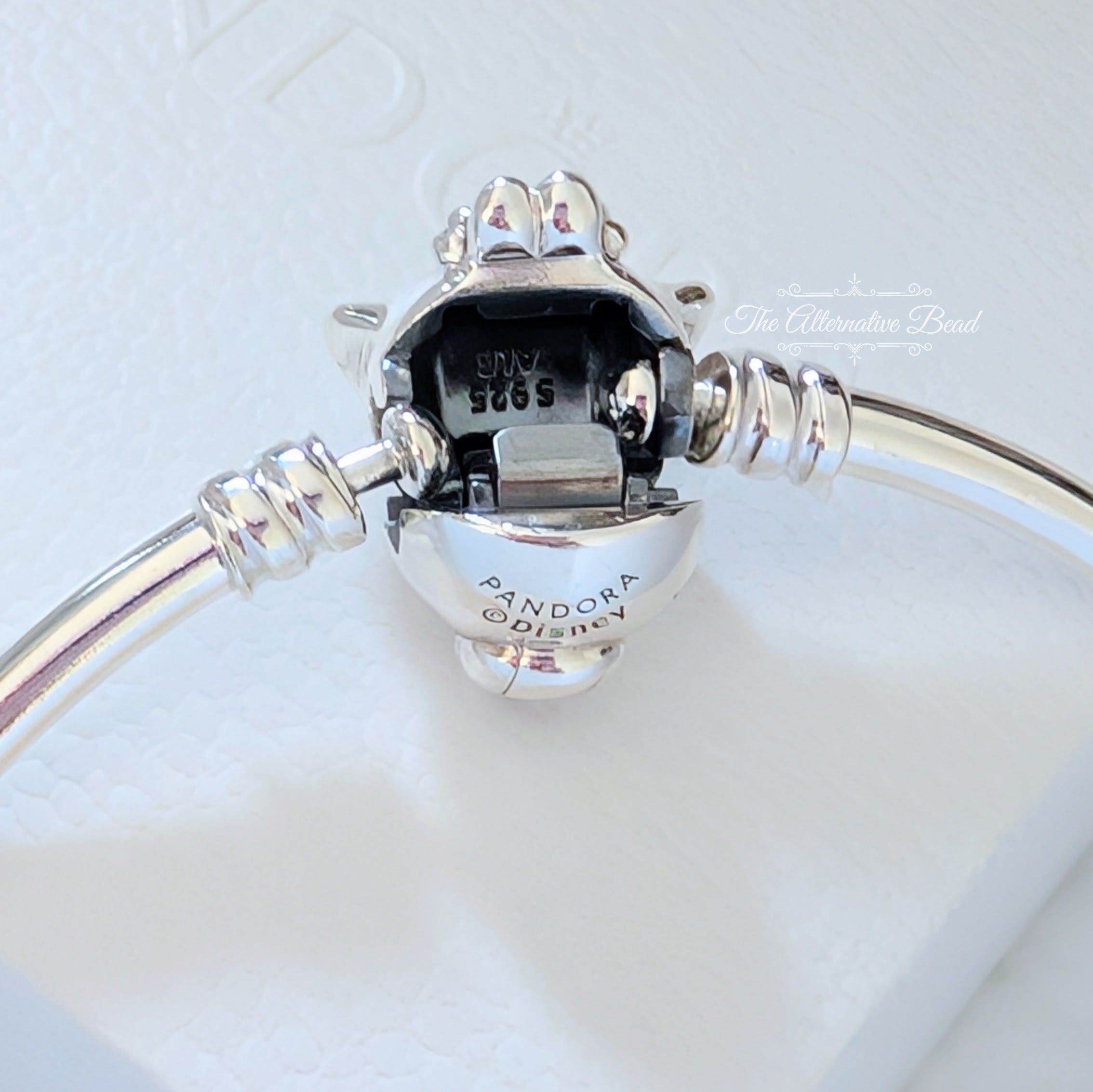 Disney x Pandora Alice in Wonderland Cheshire Cat Clasp Bangle (599343C00) silver sterling-silver Bangle by The Alternative Bead. Your Jewelry Retailer from Germany