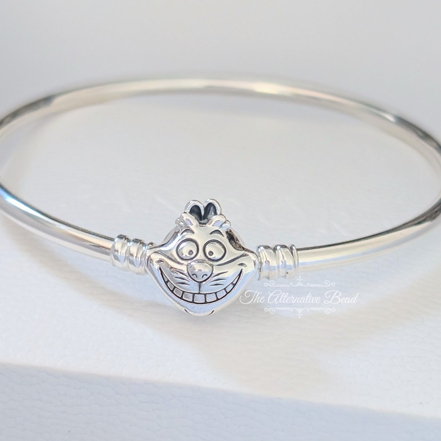 Alice in Wonderland Cheshire Cat Clasp Bangle