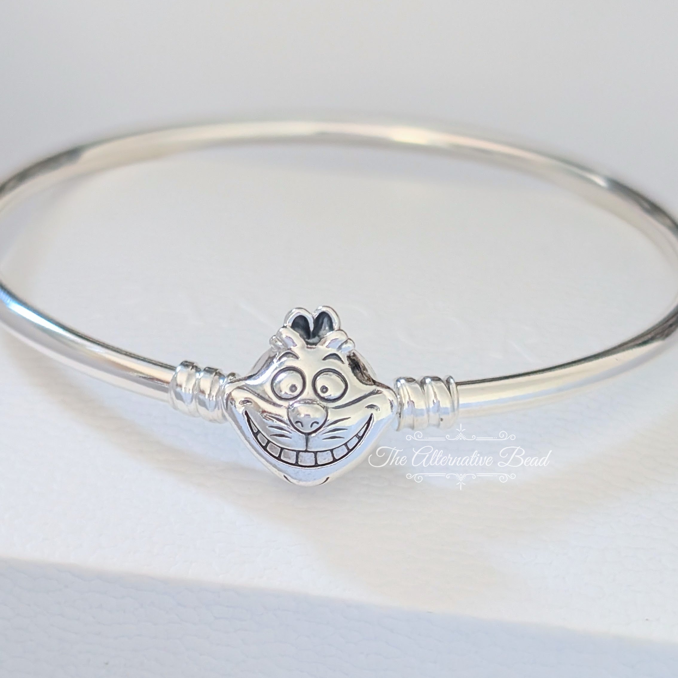 Disney x Pandora Alice in Wonderland Cheshire Cat Clasp Bangle (599343C00) silver sterling-silver Bangle by The Alternative Bead. Your Jewelry Retailer from Germany