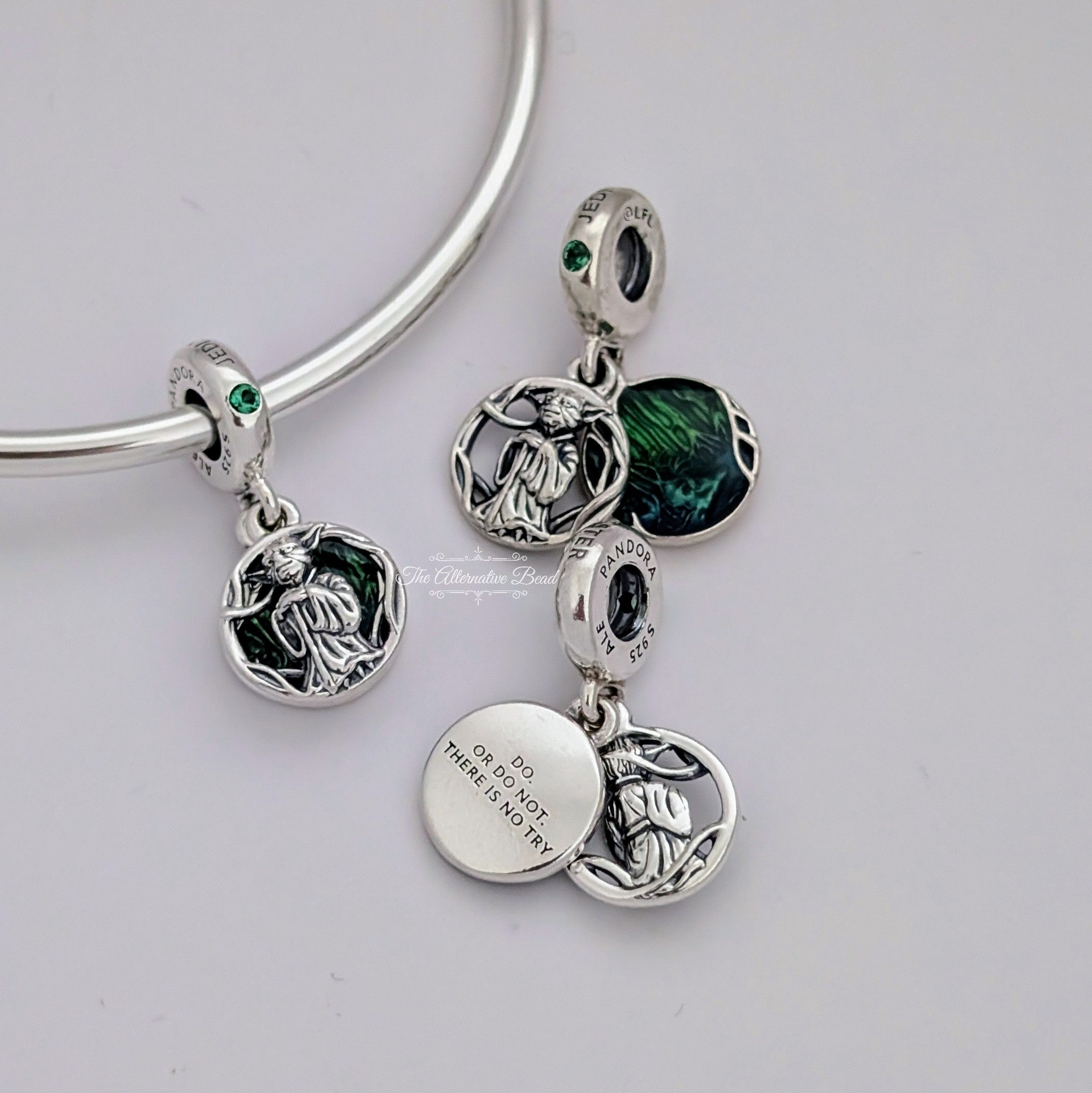 Star Wars x Pandora Star Wars Yoda Dangle Charm (799501C01) green and silver sterling-silver and enamel Dangle by The Alternative Bead. Your Jewelry Retailer from Germany