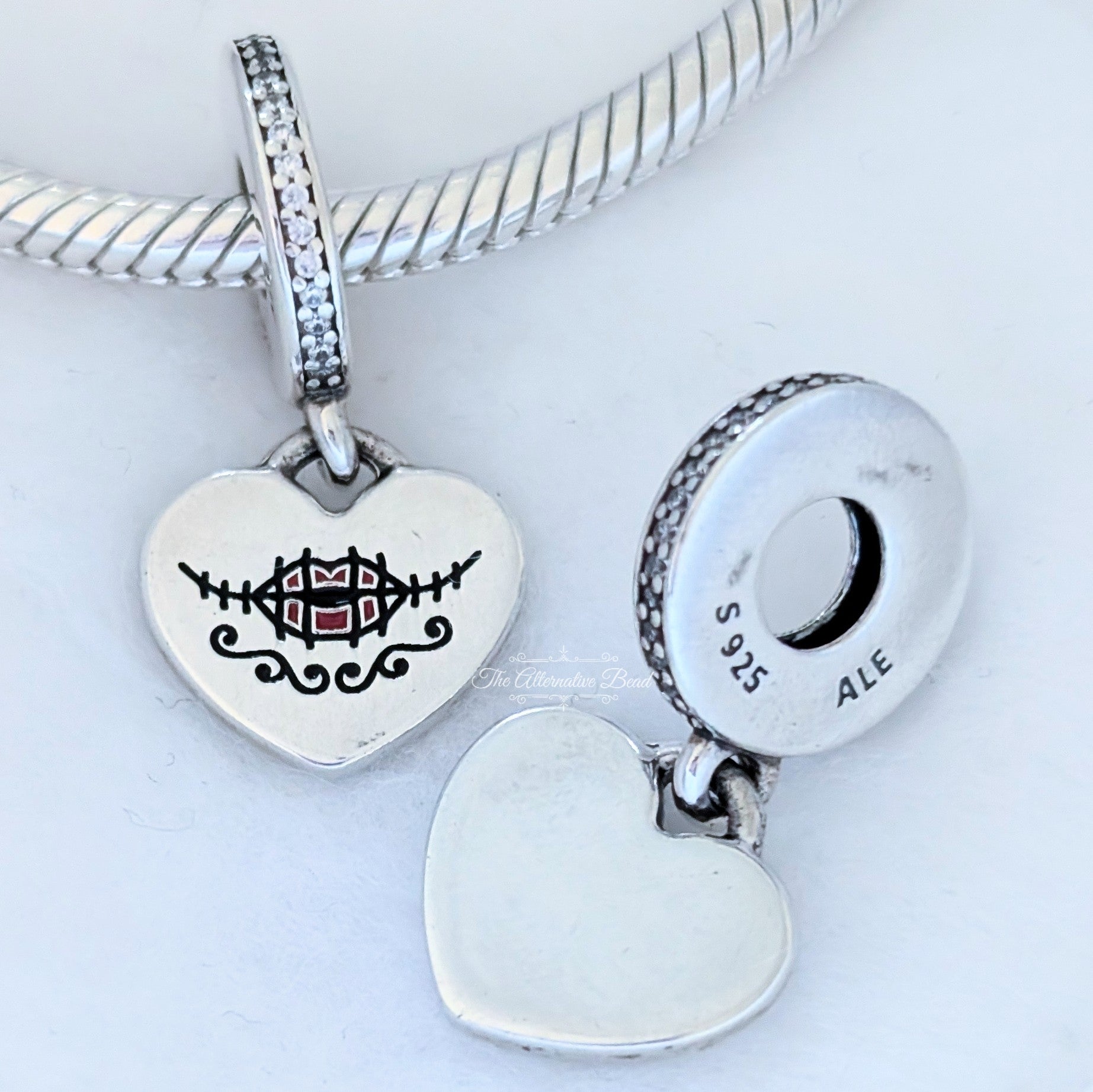 Pandora Labios Sellados (Dia de los Muertos Special Edition) () silver and red and black sterling-silver and enamel Dangle by The Alternative Bead. Your Jewelry Retailer from Germany