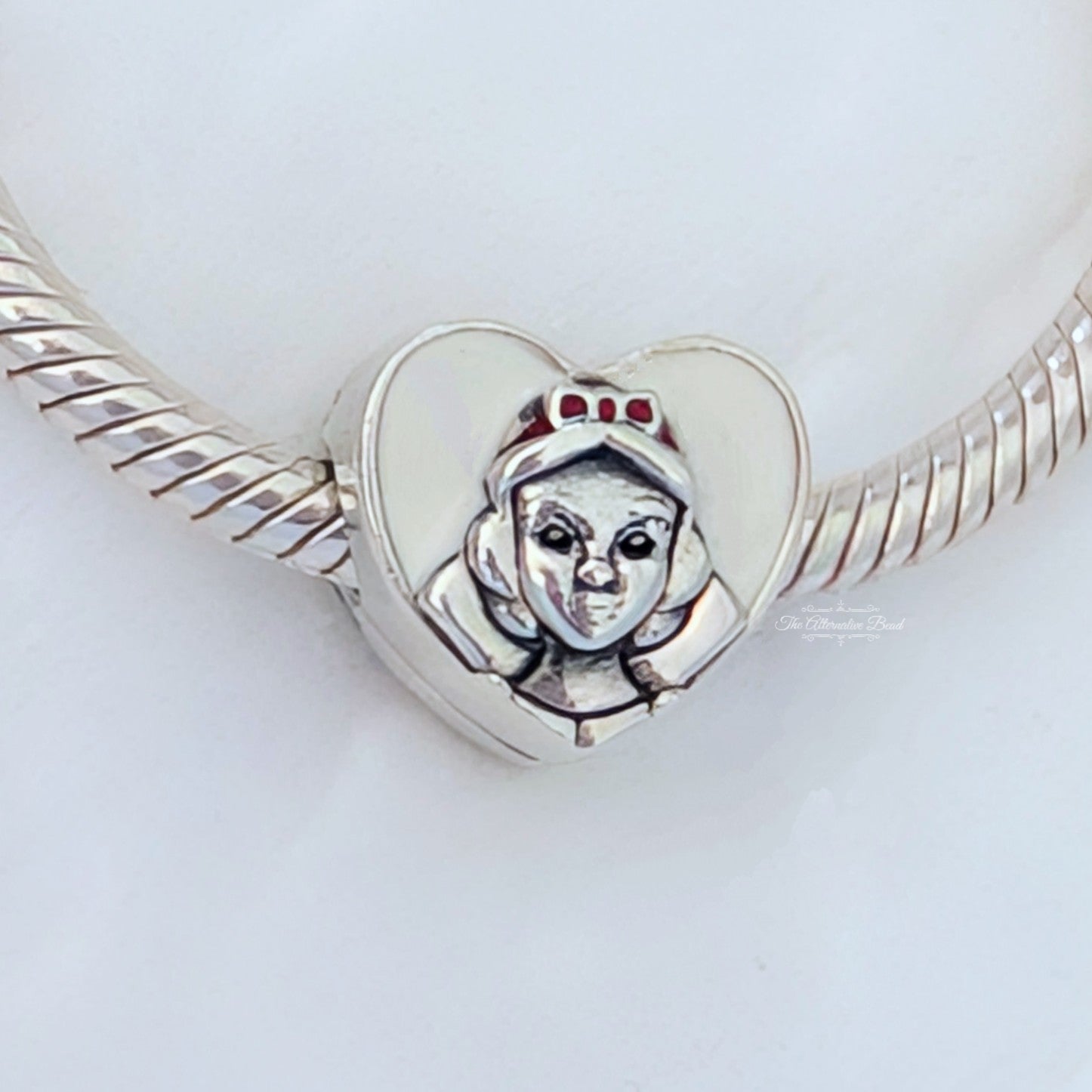 Disney x Pandora Disney Snow White silver clip with red and white enamel (797165ENMX) red and silver and white sterling-silver and enamel Clip by The Alternative Bead. Your Jewelry Retailer from Germany