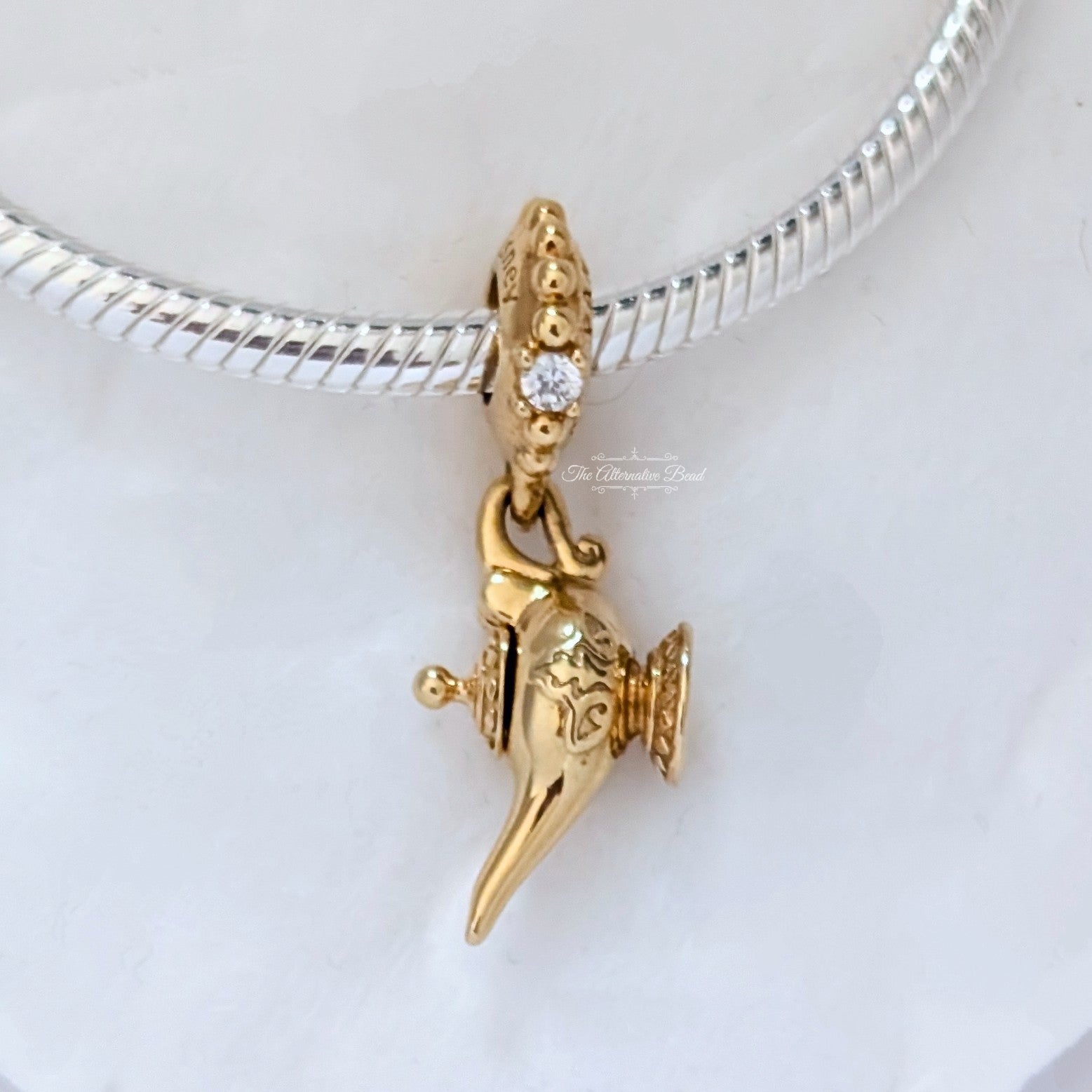 Disney x Pandora Aladdin Magic Lamp Dangle Charm gold gold-plated Dangle by The Alternative Bead. Your Jewelry Retailer from Germany