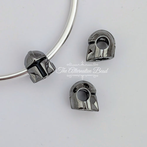 Star Wars x Pandora The Mandalorian Helmet (Limited Edition) (740019C01) gray and black sterling-silver and enamel Bead by The Alternative Bead. Your Jewelry Retailer from Germany