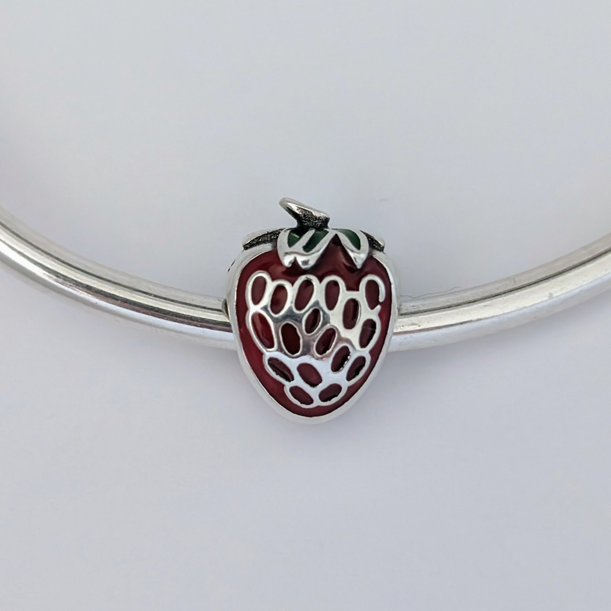 Beadscollection Strawberry charm silver; red; green sterling-silver; enamel Bead by The Alternative Bead. Your Jewelry Retailer from Germany