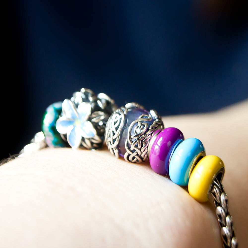 Aurora Charm Celtic Mystic Knot Purple Bead silver; purple sterling-silver; glass Bead by The Alternative Bead. Your official Aurora Charm Retailer from Germany