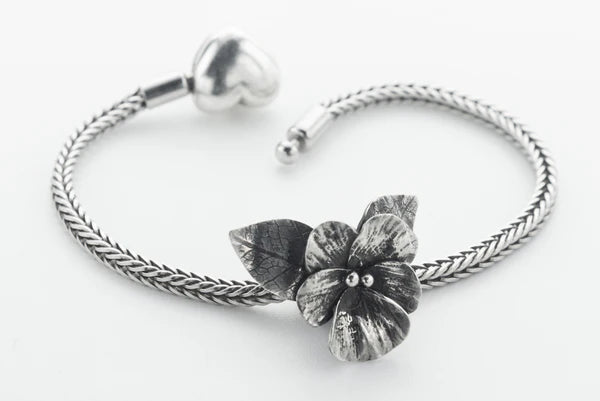 VIP-CHARMS Charms Beads Lovely Pansies silver sterling-silver Bead by The Alternative Bead. Your official VIP-CHARMS Retailer from Germany