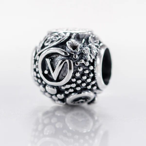 VIP-CHARMS White Rabbit Bead Charm silver sterling-silver Bead by The Alternative Bead. Your official VIP-CHARMS Retailer from Germany