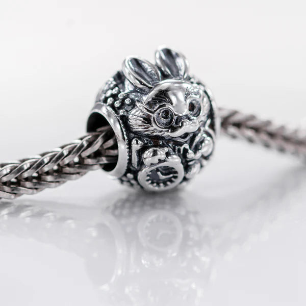 VIP-CHARMS White Rabbit Bead Charm silver sterling-silver Bead by The Alternative Bead. Your official VIP-CHARMS Retailer from Germany