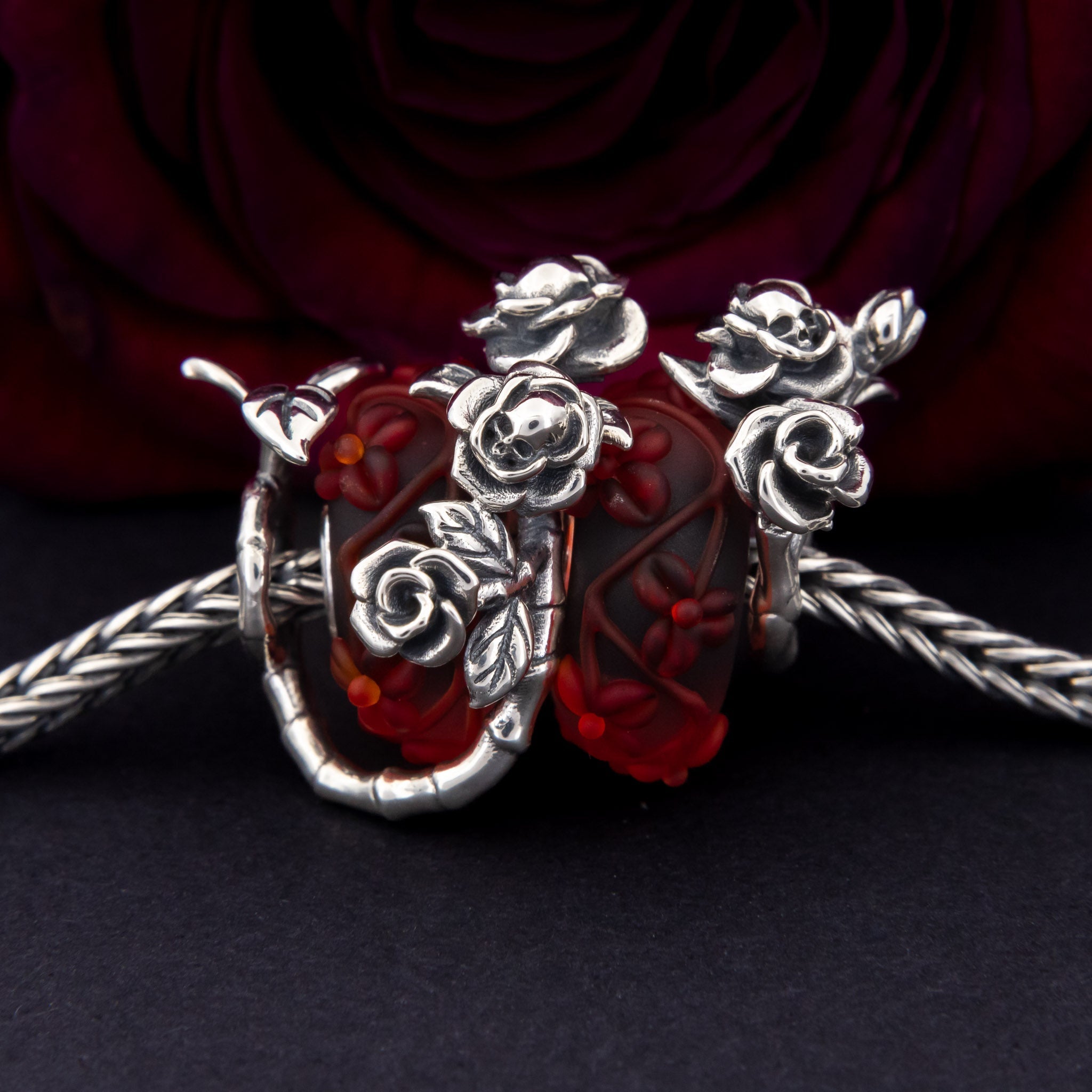 Elfbeads Rose Skull Flowerhugs silver sterling-silver Bead by The Alternative Bead. Your official Elfbeads Retailer from Germany