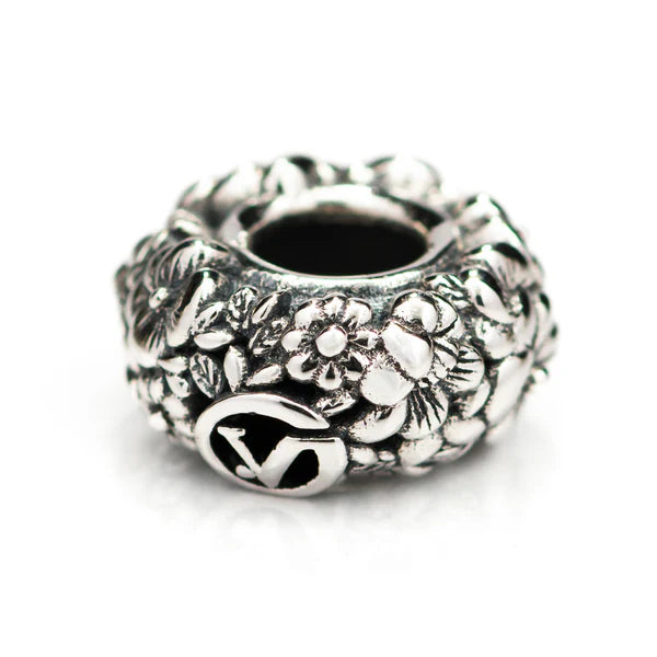 VIP-CHARMS Beautiful Violets Charm silver sterling-silver Bead by The Alternative Bead. Your official VIP-CHARMS Retailer from Germany