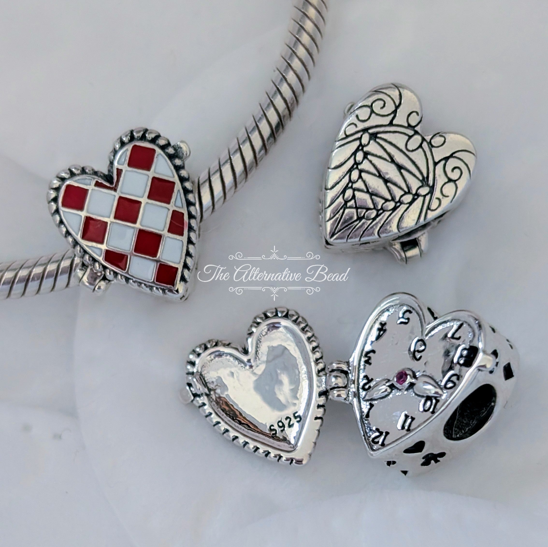 Beadscollection Queen of Hearts Charm silver; red; white sterling-silver; enamel Bead by The Alternative Bead. Your Jewelry Retailer from Germany