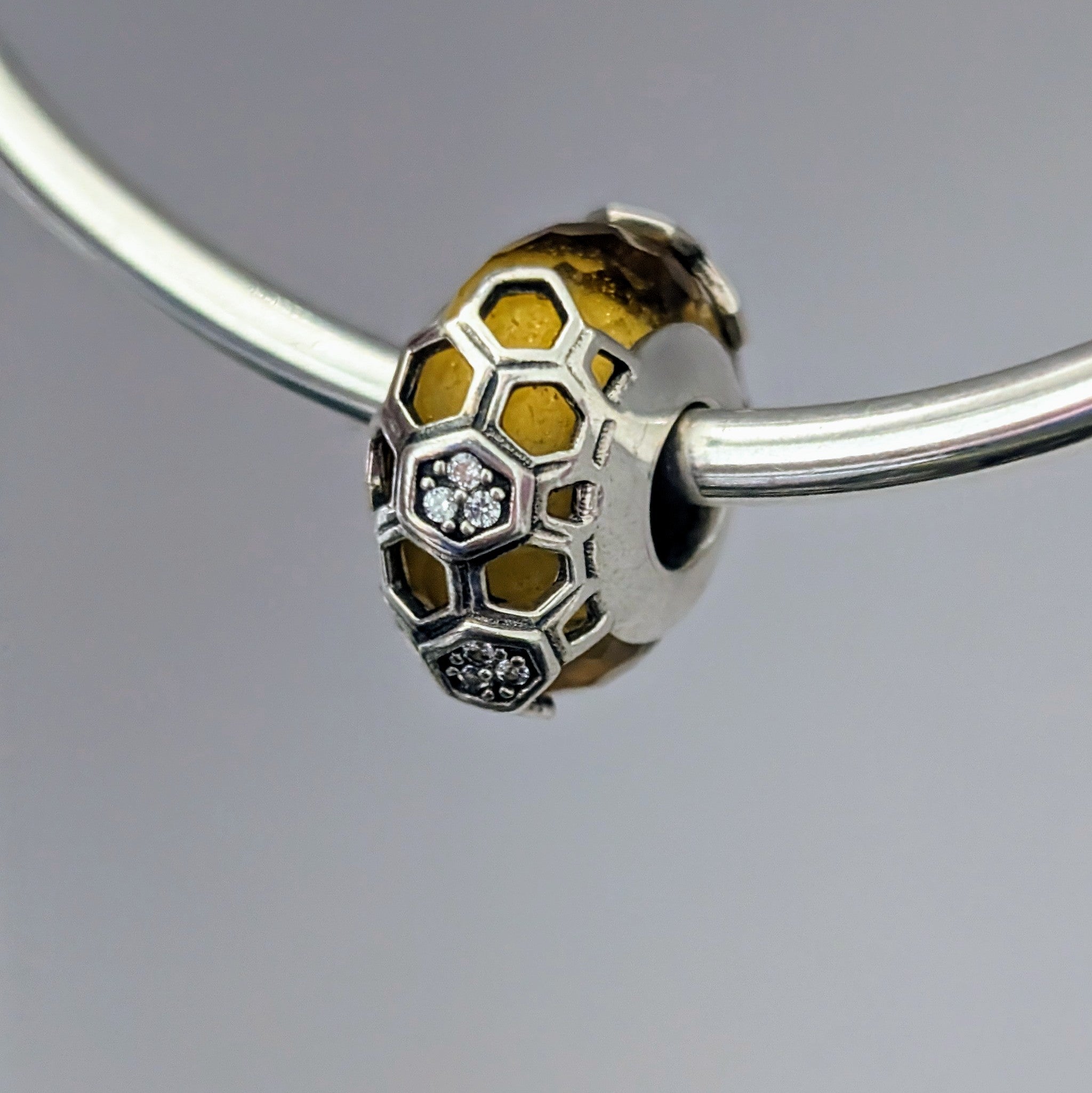 Beadscollection Honeycomb Glassbead silver; yellow sterling-silver Bead by The Alternative Bead. Your Jewelry Retailer from Germany
