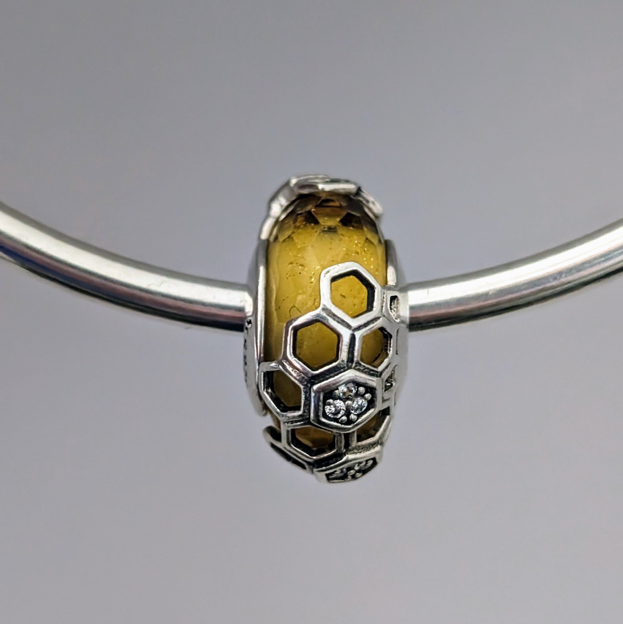 Beadscollection Honeycomb Glassbead silver; yellow sterling-silver Bead by The Alternative Bead. Your Jewelry Retailer from Germany