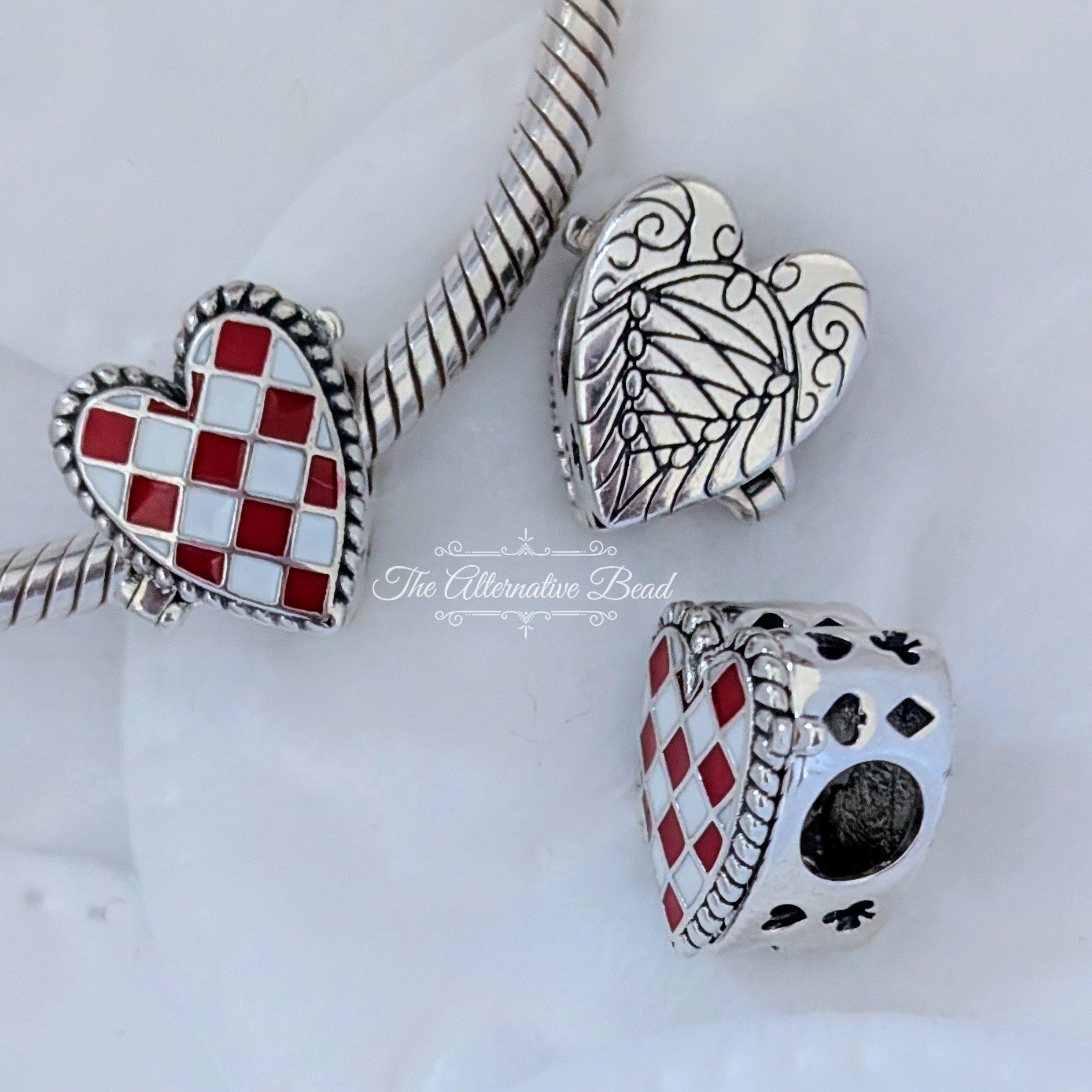 Beadscollection Queen of Hearts Charm silver; red; white sterling-silver; enamel Bead by The Alternative Bead. Your Jewelry Retailer from Germany