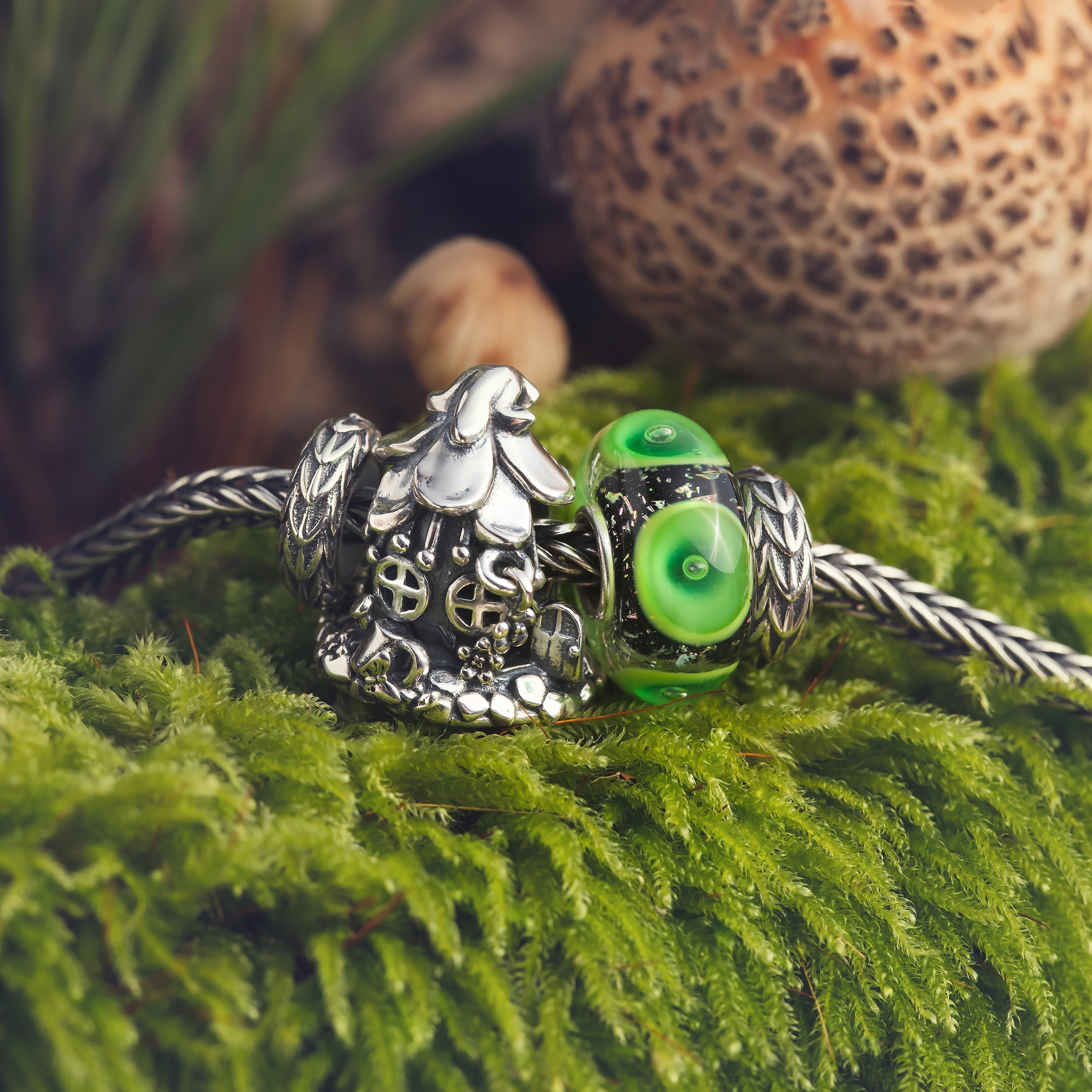 Elfbeads Witch Magic Lotus - Green  glass Bead by The Alternative Bead. Your official Elfbeads Retailer from Germany