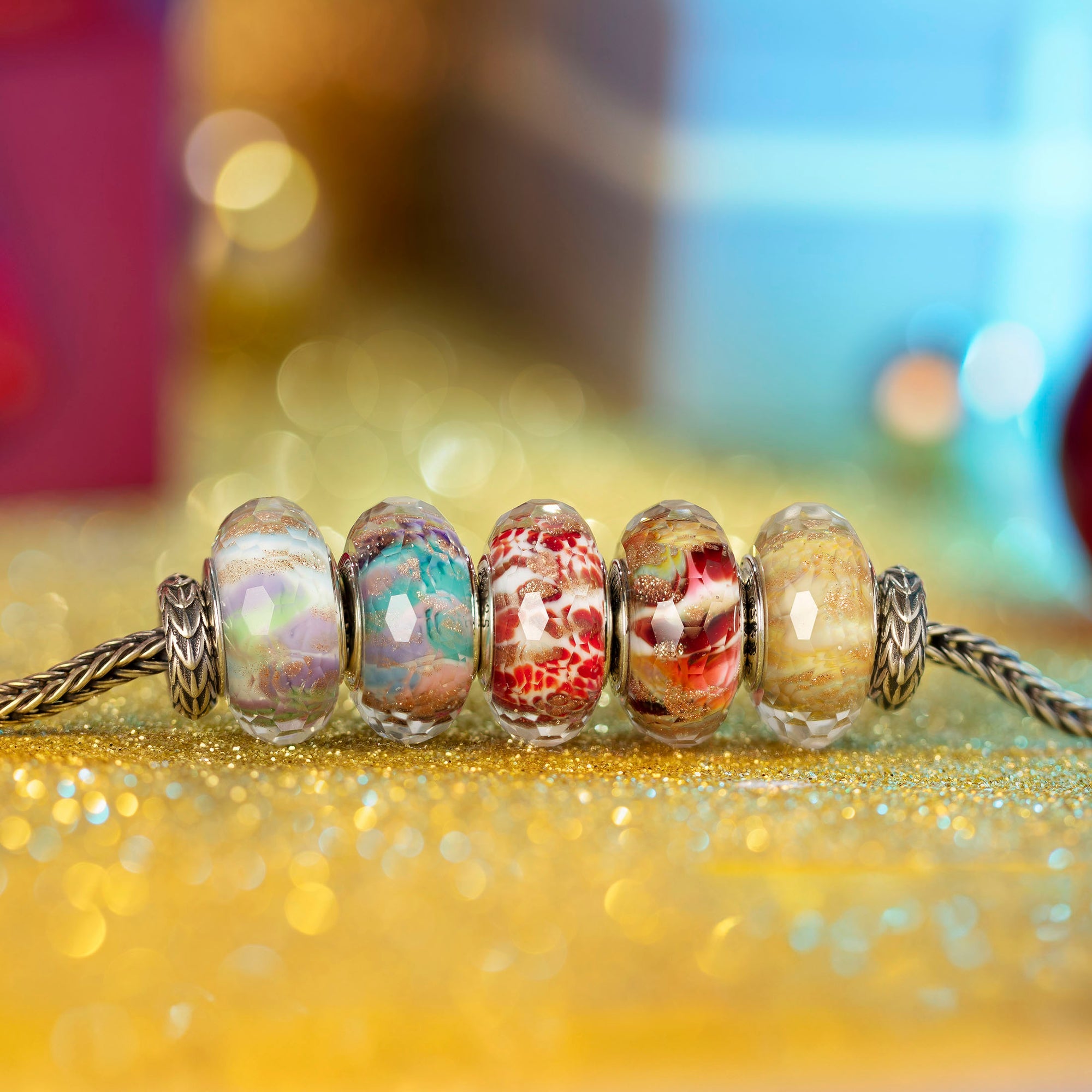 Elfbeads Merry Bliss Golddust Fractal silver; white glass Bead by The Alternative Bead. Your official Elfbeads Retailer from Germany