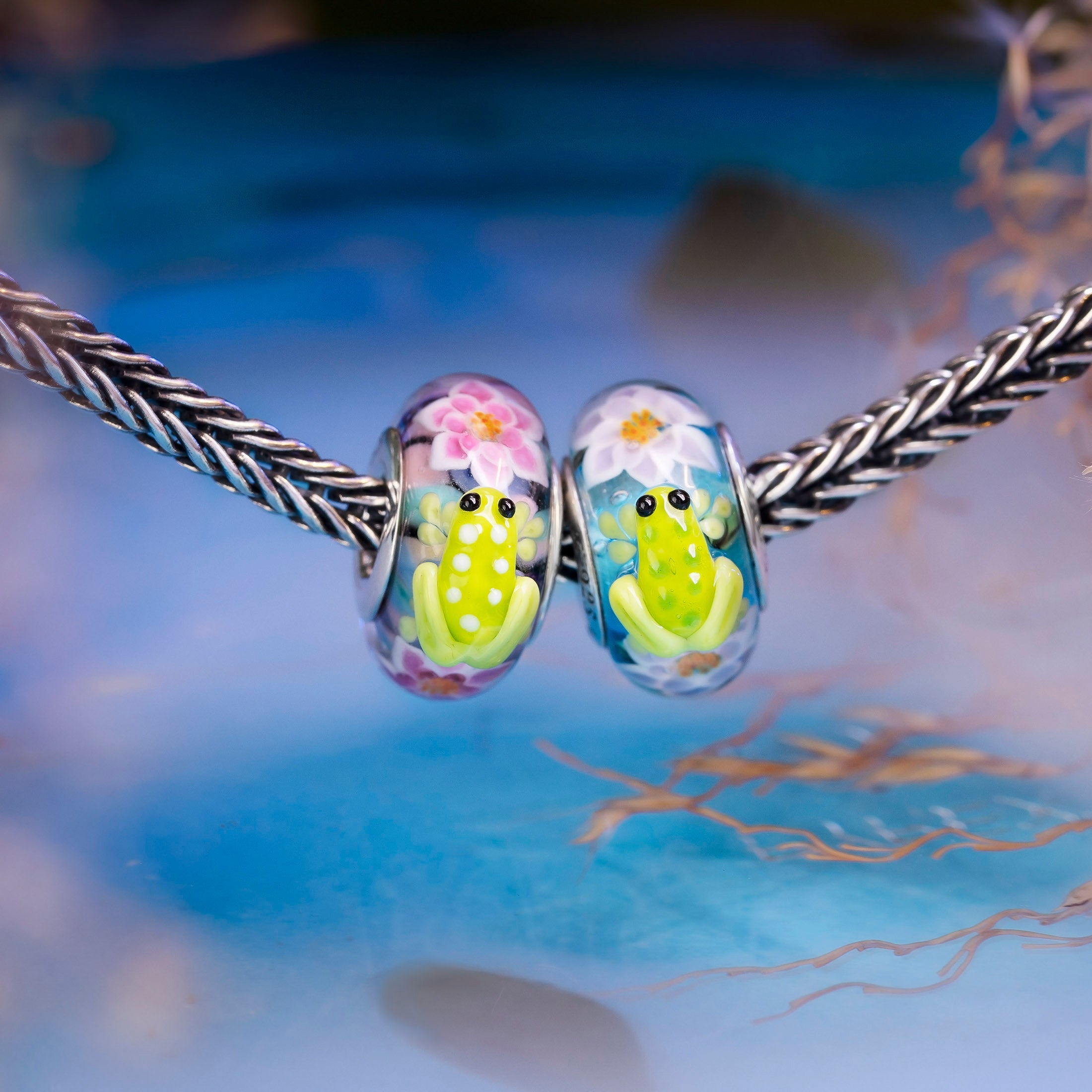 Elfbeads Midnight Frog's Kiss pink; green glass Bead by The Alternative Bead. Your official Elfbeads Retailer from Germany